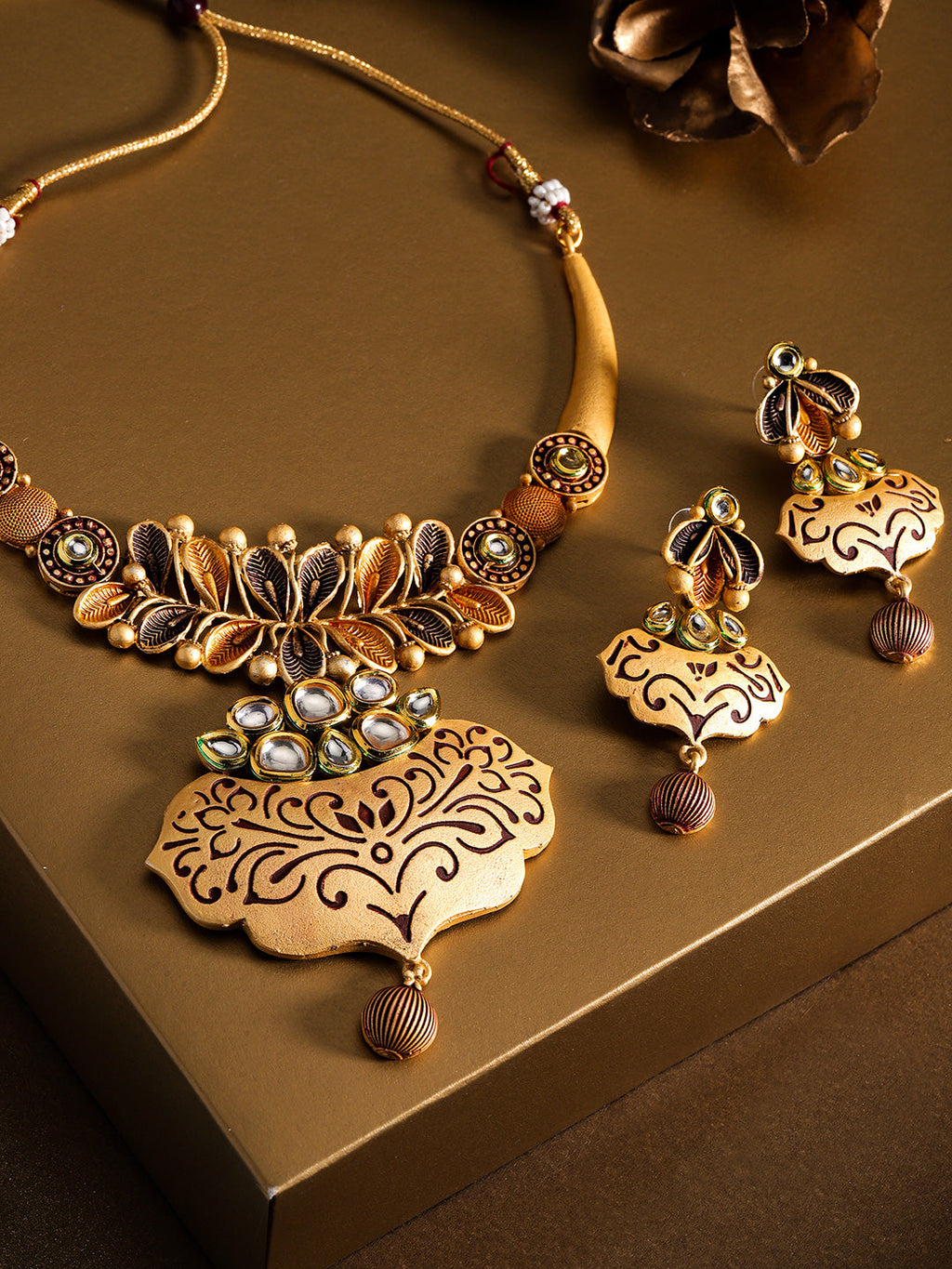 Priyaasi Women Kundan Gold-Polished Floral Jewellery Set - Noz2Toz