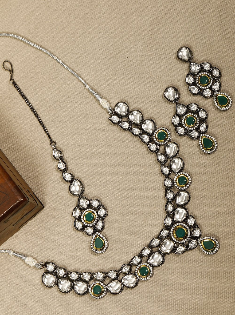 Priyaasi Women Black Kundan Emerald Stones Jewellery Set - Noz2Toz