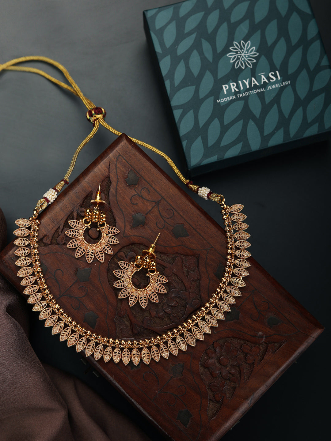 Priyaasi Women Gold-Polished Leaf Patterned Jewellery Set - Swadesiicart