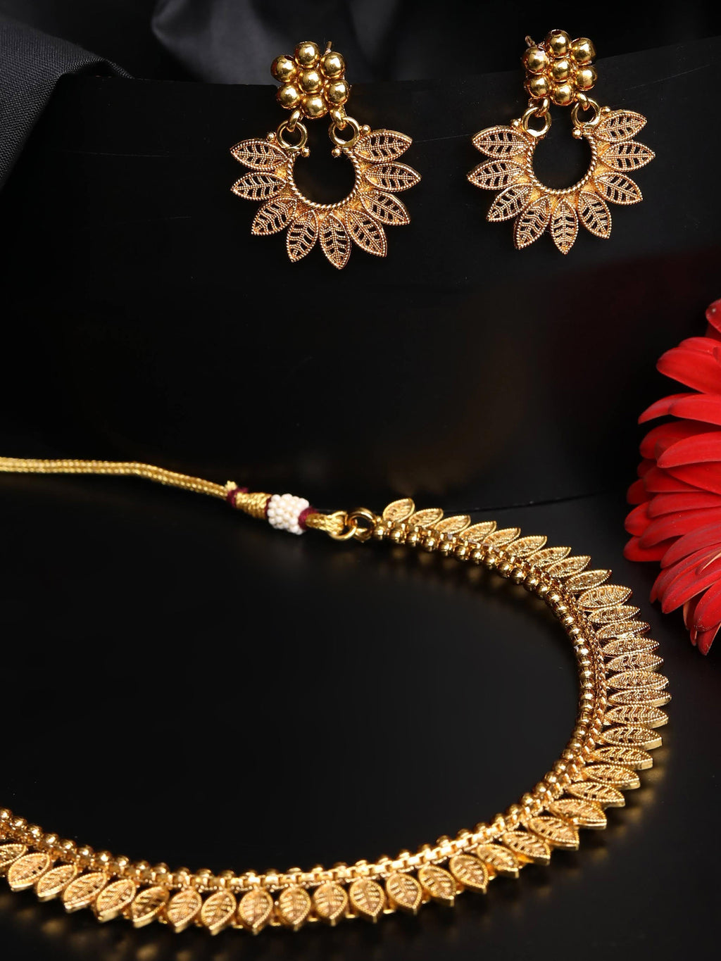 Priyaasi Women Gold-Polished Leaf Patterned Jewellery Set - Noz2Toz