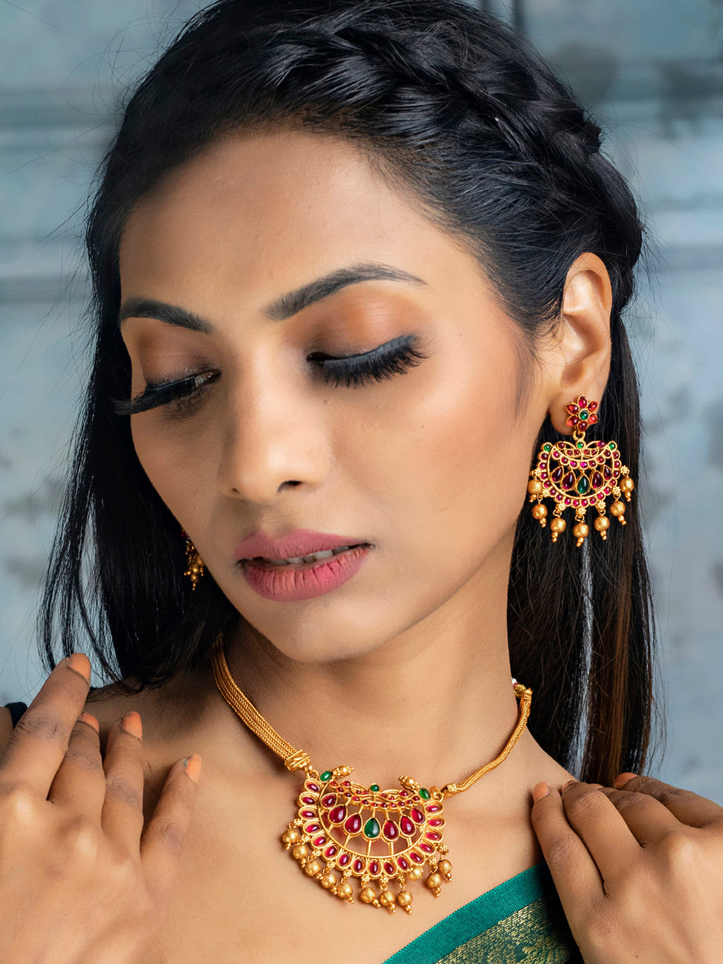 Priyaasi Women Traditional Gold-Polished Real Kemp Floral Jewellery Set - Swadesiicart
