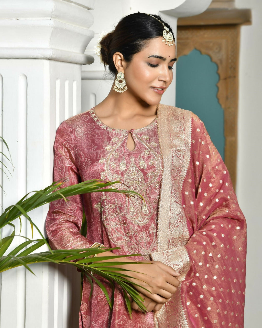 Vaasva Women's Digital Printed Tissue Suit Set With Solid Pant & Brocade Dupatta | Grocsy