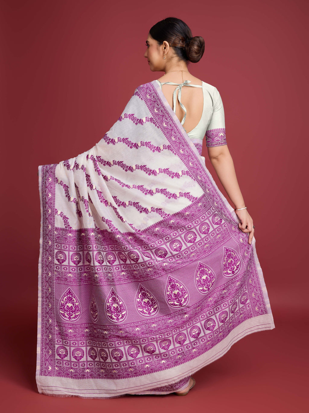 Vedant Vastram Dhakai Jamdani Cotton Saree - Wine | Grocsy