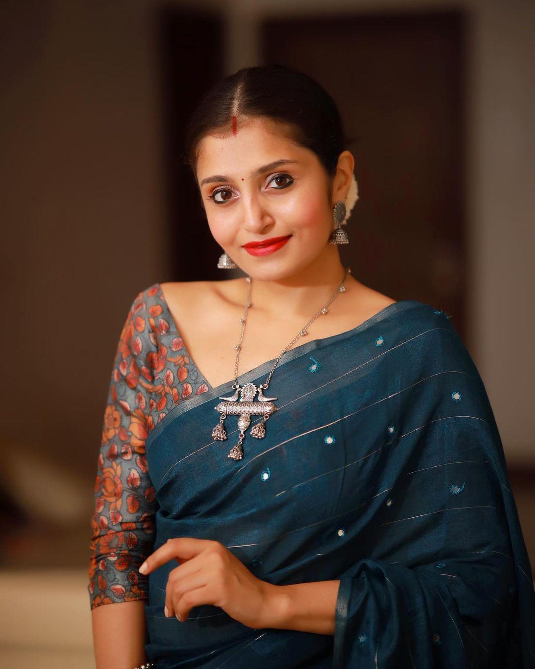 Blue Pure Linen Ethnic Motifs Saree with Unstitched Blouse - Hiral Fashion | Grocsy