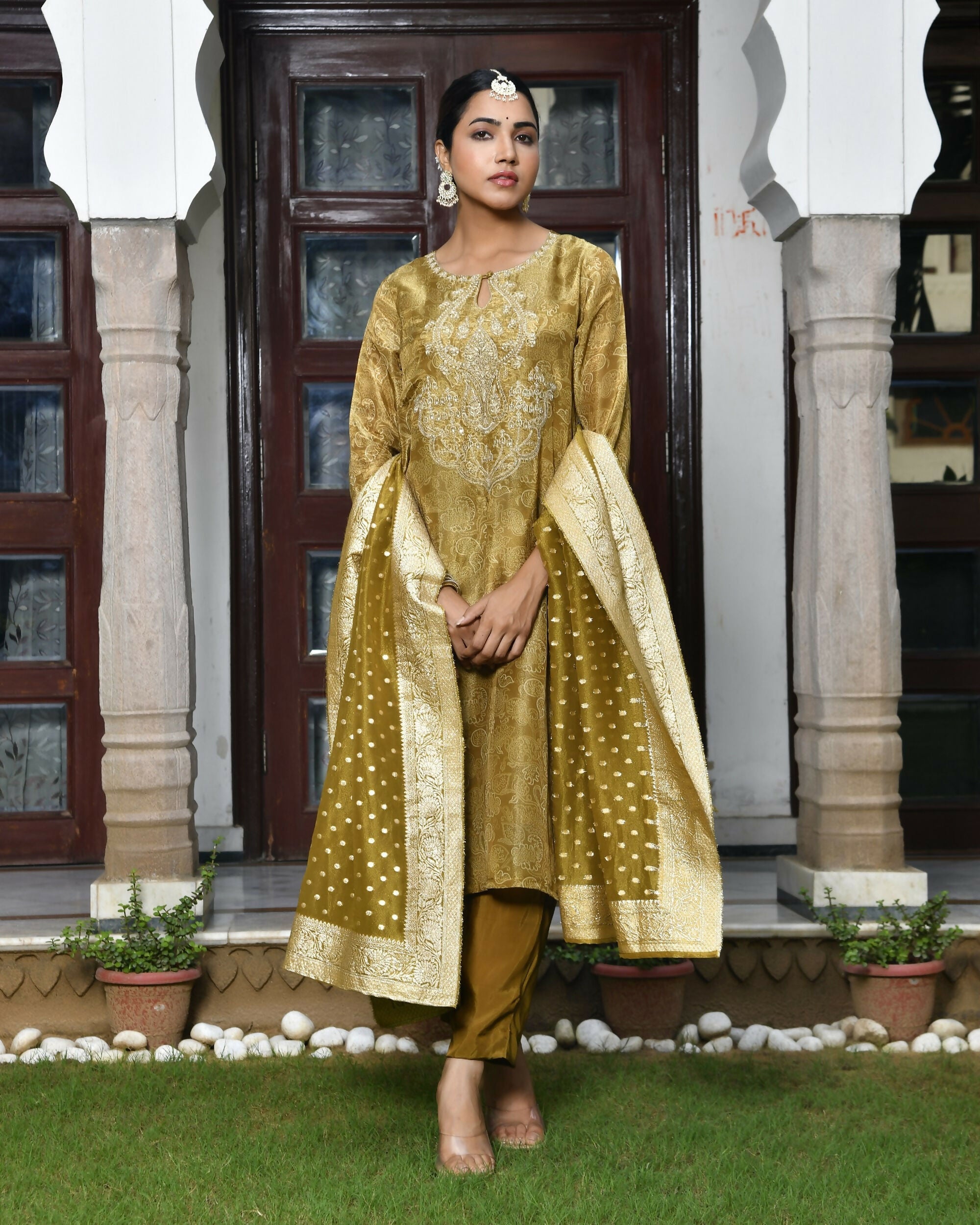 Vaasva Women's Digital Printed Tissue Suit Set With Solid Pant & Brocade Dupatta | Grocsy