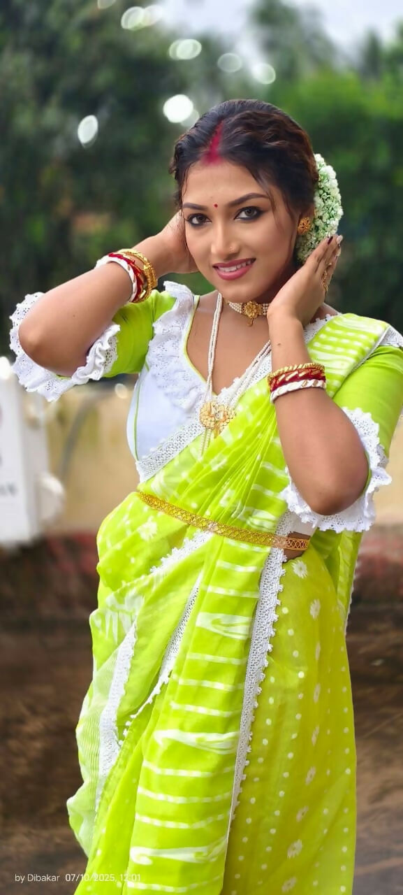 Exclusive Collection Beautiful Parrot Green Jaal Jamdani Saree | Grocsy