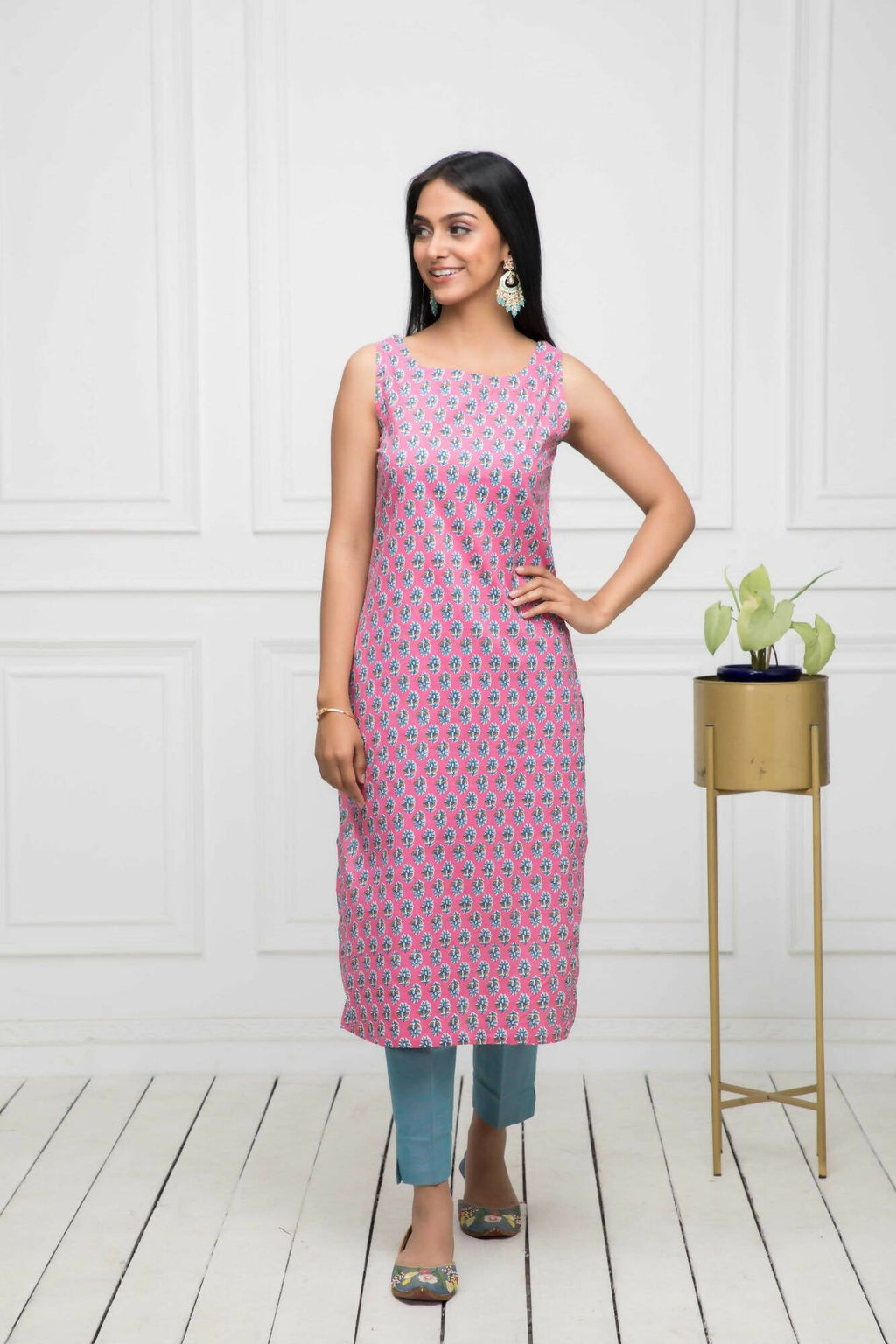 Myshka Women Pink Solid Cotton Straight Round Neck Kurtas | Grocsy