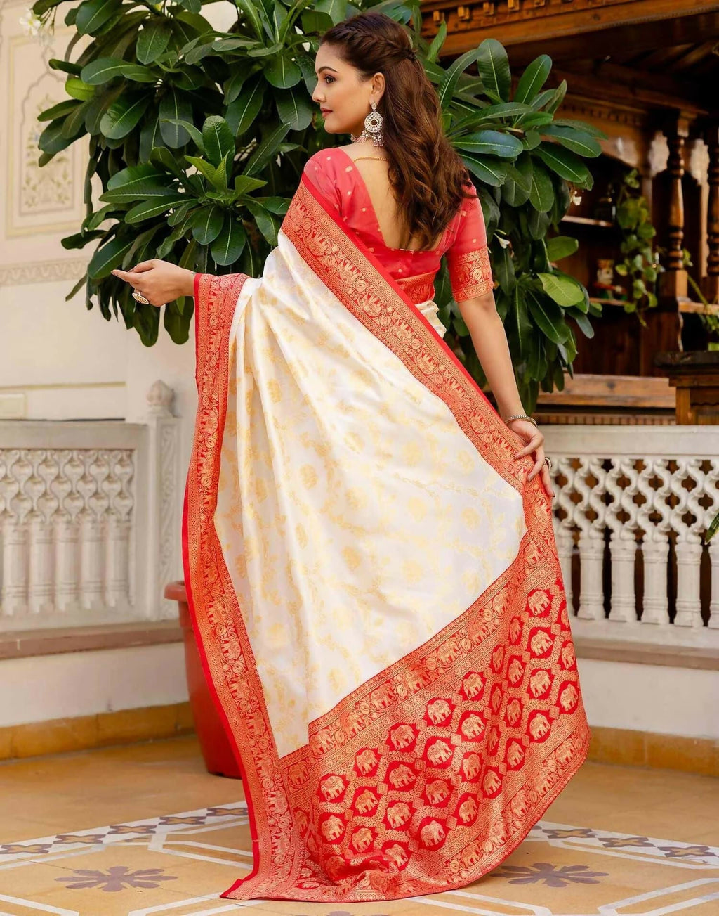 Joban Fashion Off White Silk Woven Banarasi Saree | Grocsy