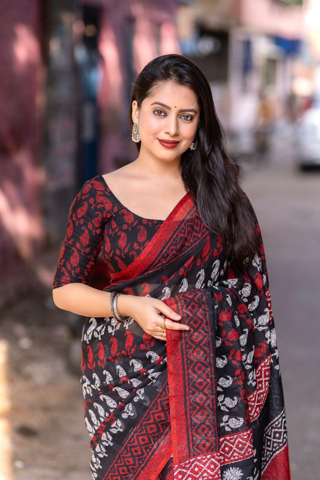 Red Linen Blend Ethnic Motifs Saree with Unstitched Blouse - A2M | Grocsy