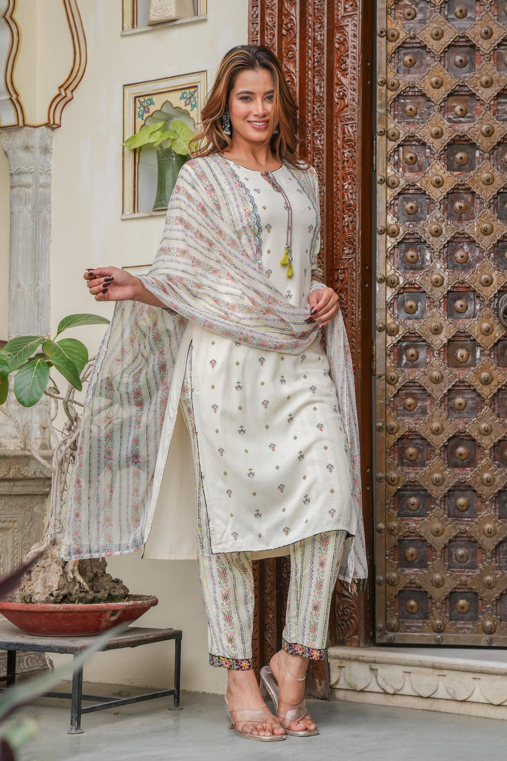 Juniper Off white printed kurta , Printed bottom and floral dupatta with dori and tassel | Grocsy