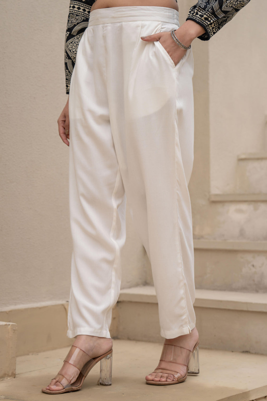 Juniper White Solid Viscose Pants | Grocsy