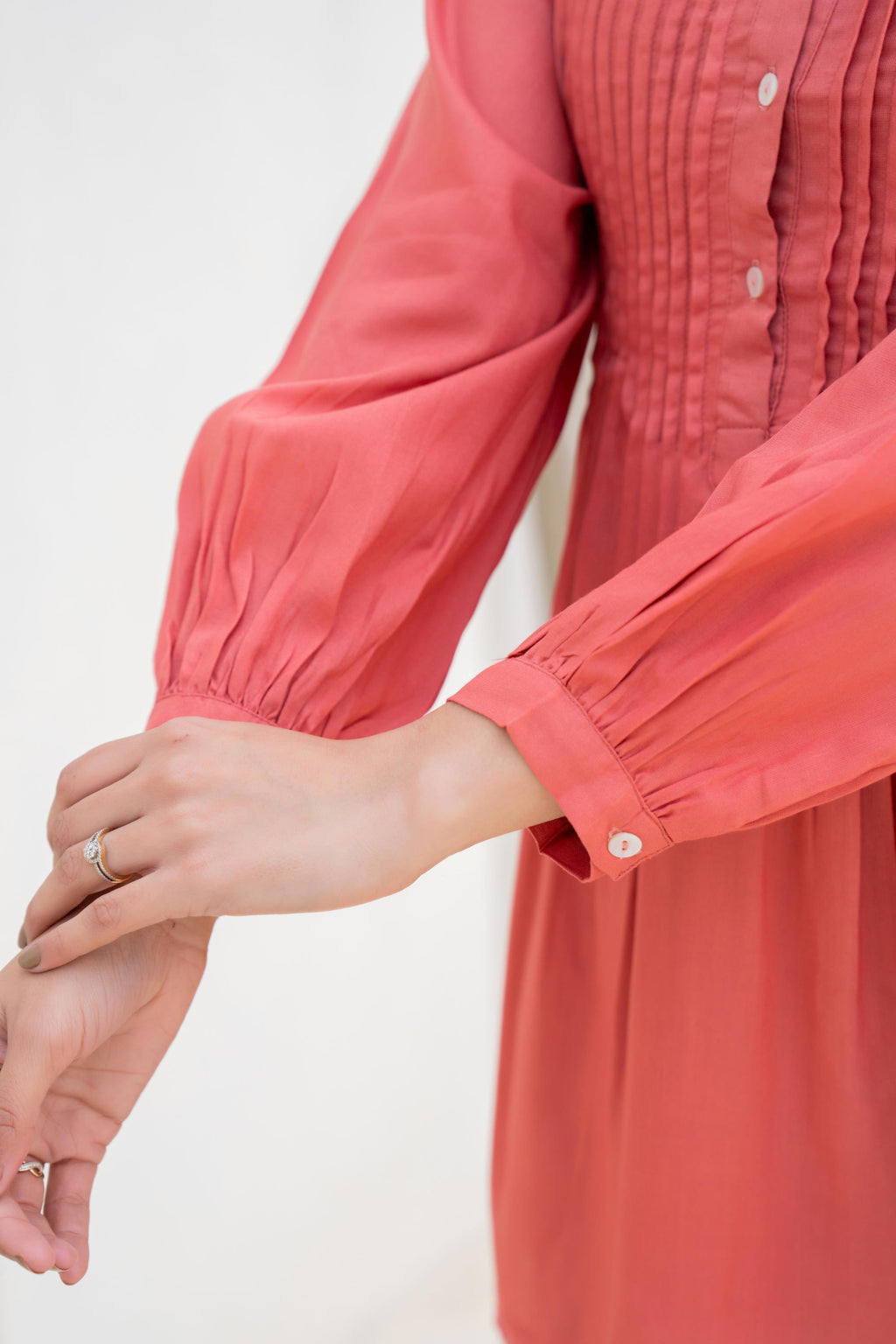Juniper Coral Solid Viscose Tunic With Buttons & Lace | Grocsy