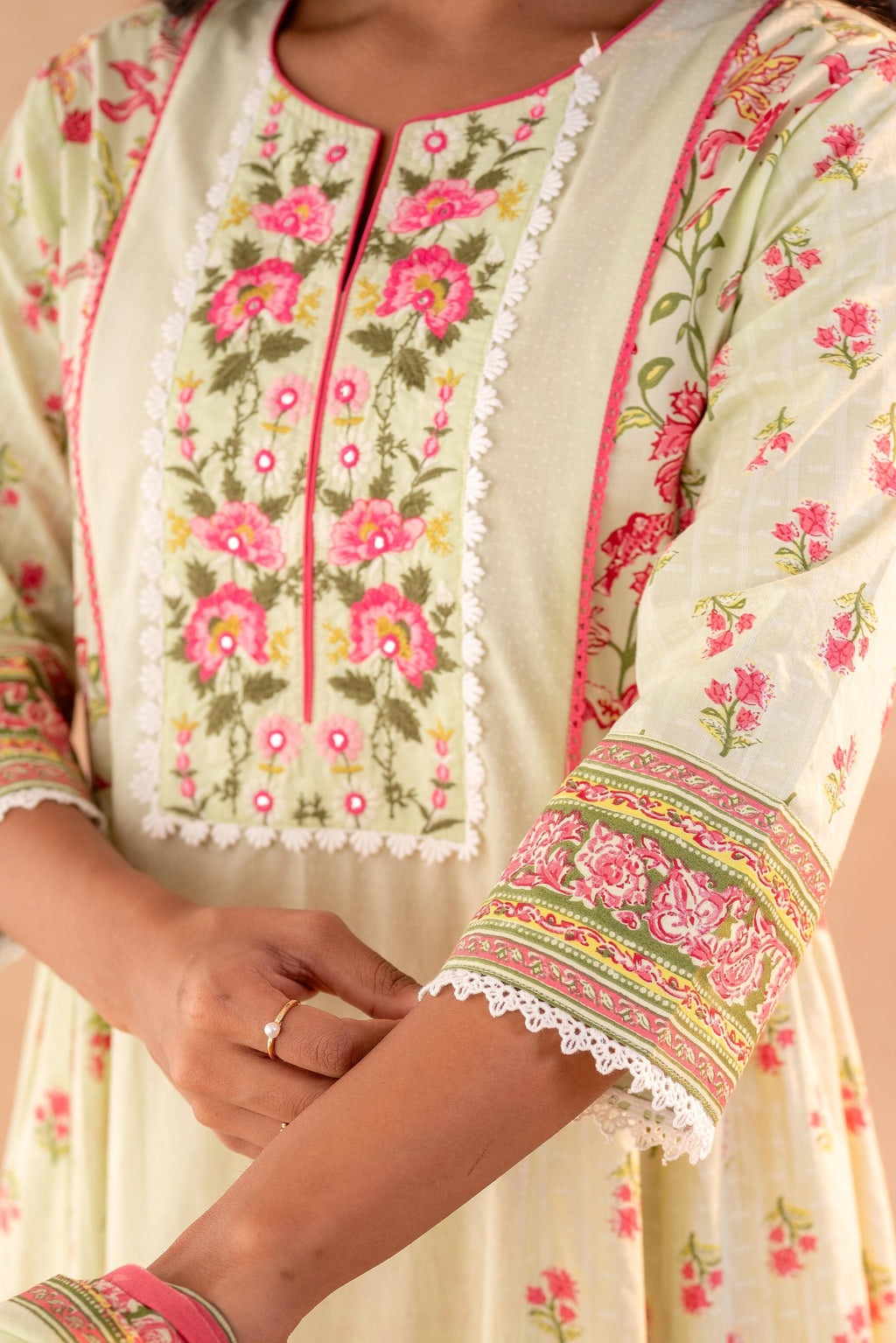 Juniper Noor-e-Gul SageGreen Printed Kurta Pant And Dupatta Set | Grocsy
