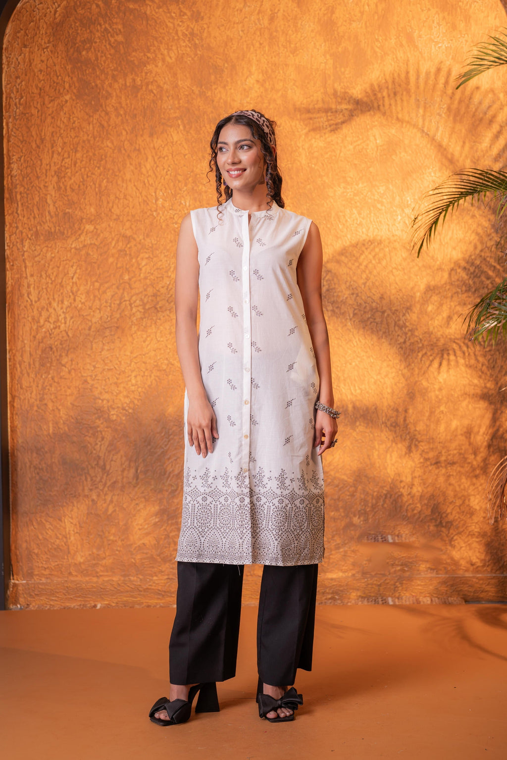 Juniper Black & White Bloom Border Kurta | Grocsy