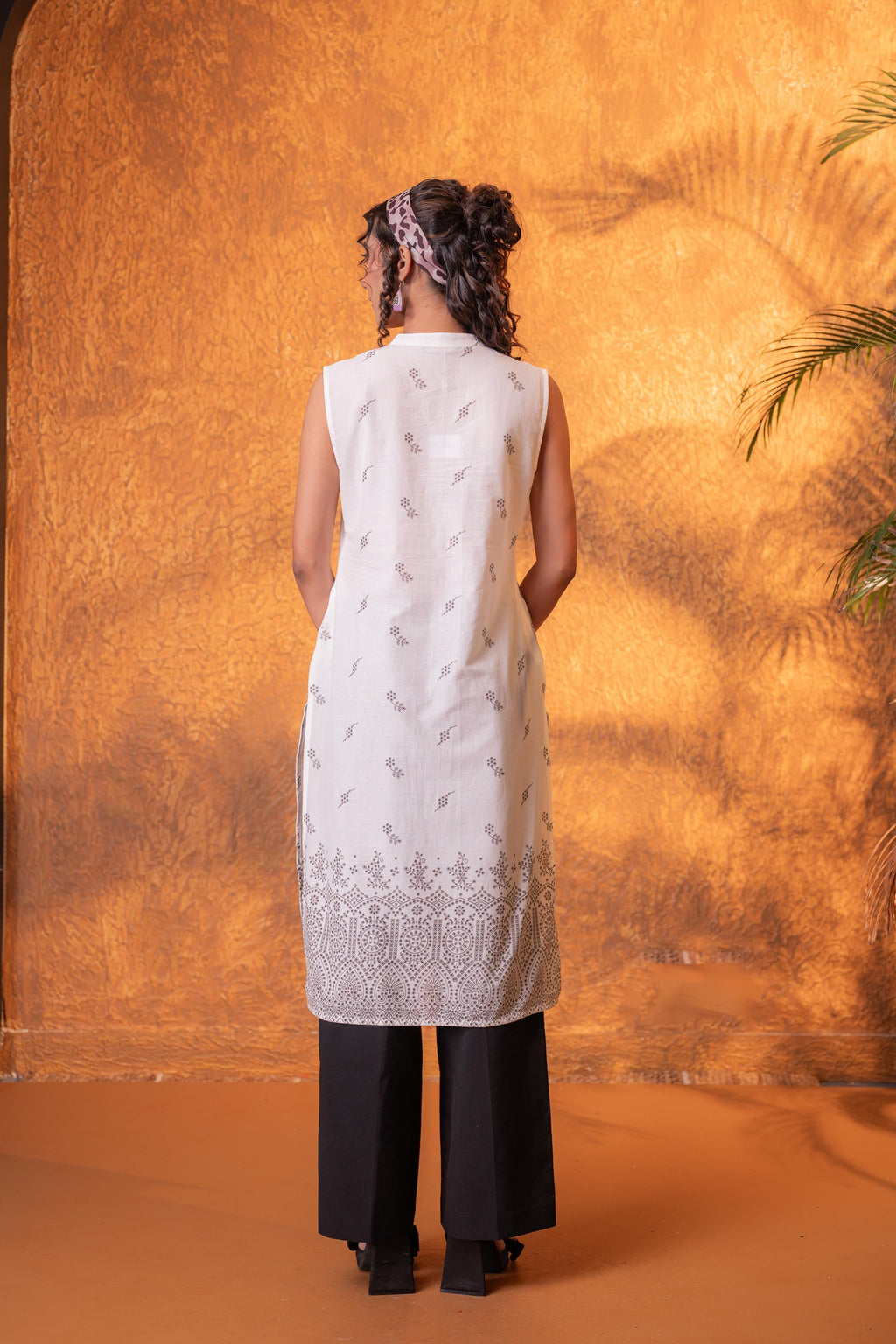 Juniper Black & White Bloom Border Kurta | Grocsy