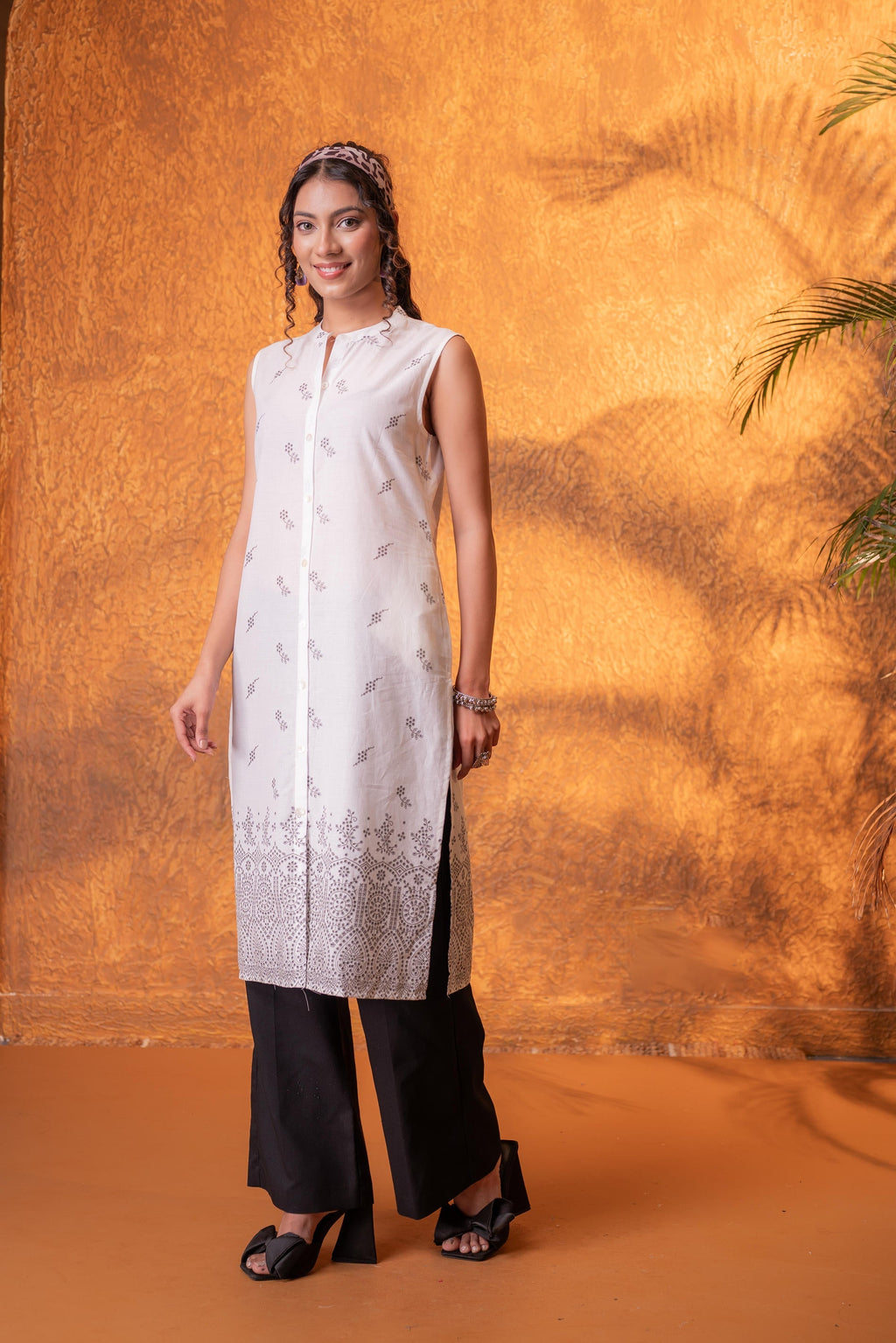 Juniper Black & White Bloom Border Kurta | Grocsy
