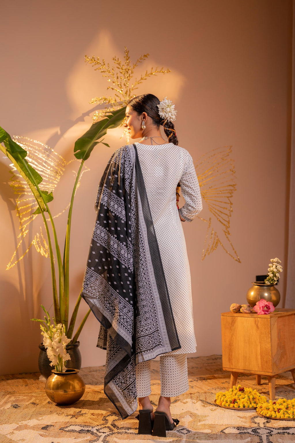 Juniper Black & White Viraasat Printed Kurta Pant And Dupatta Set with Dupatta | Grocsy