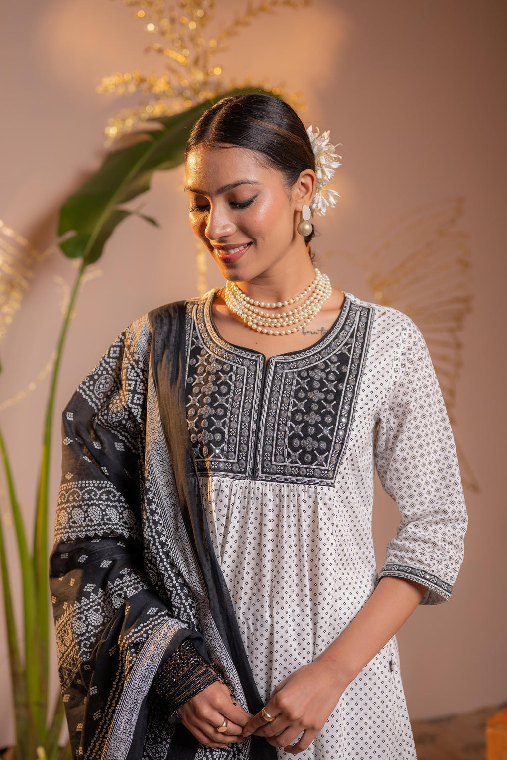 Juniper Black & White Viraasat Printed Kurta Pant And Dupatta Set with Dupatta | Grocsy