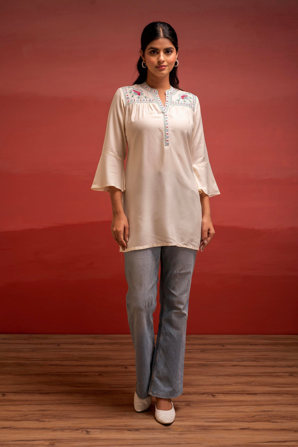 Juniper Off White Solid Viscose Tunic With Thread Work | Grocsy