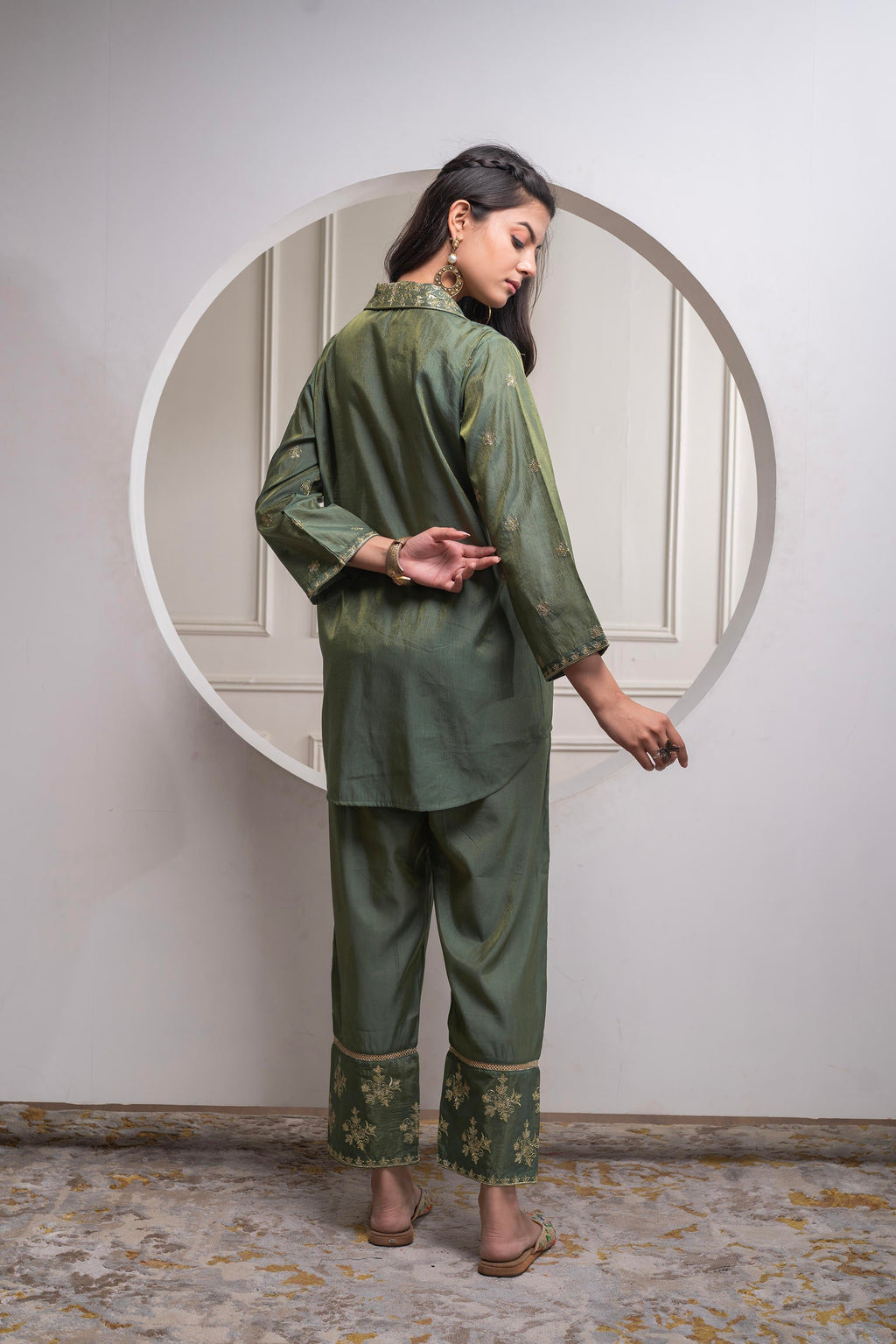 Juniper Fuchsia Solid Green Viscose Tunic And Pants Co-Ord Set With Zari Work And Button Detailing | Grocsy