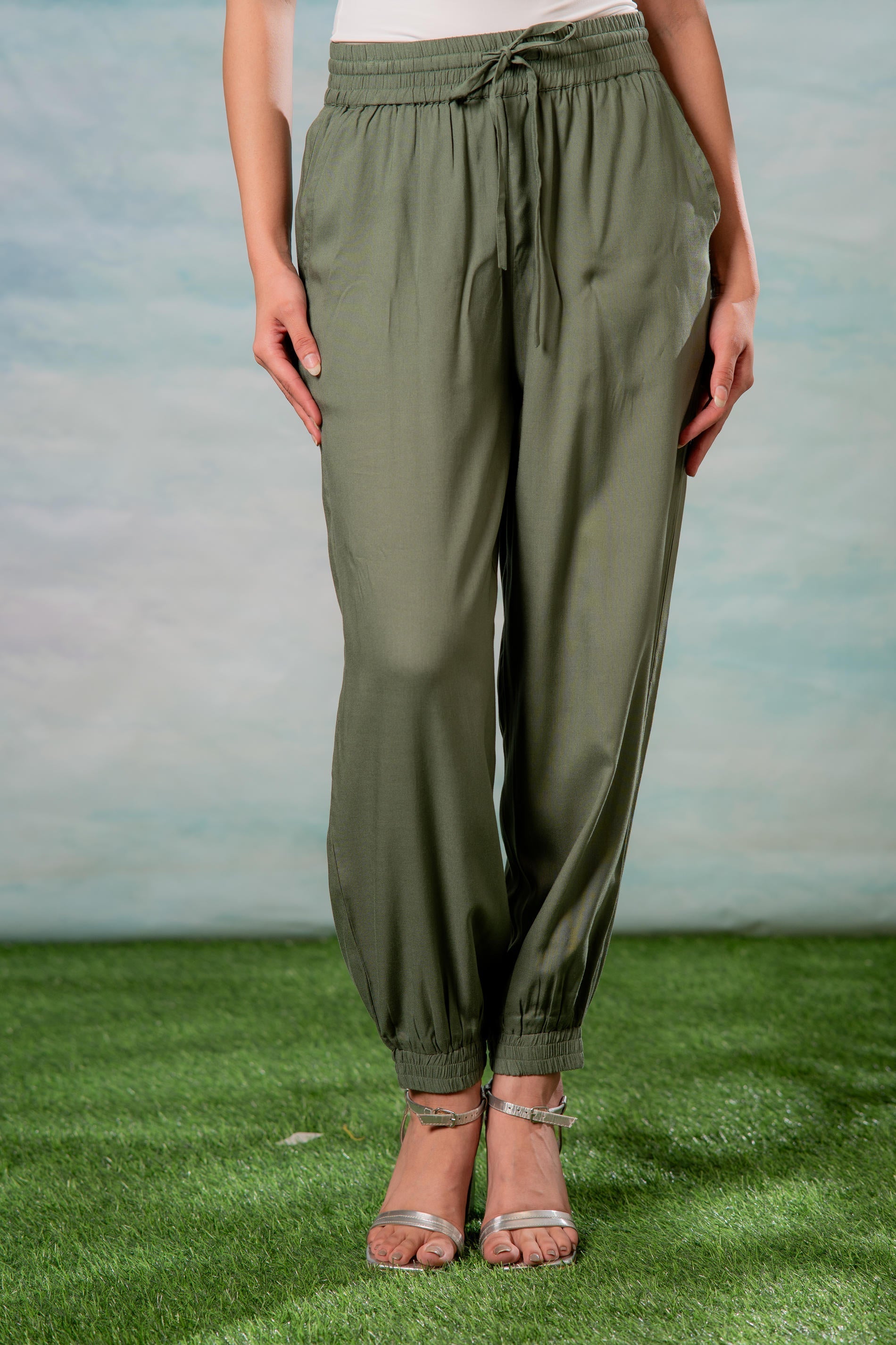 Juniper Lamora Women? Olive Green Drawstring Jogger Pants | Grocsy
