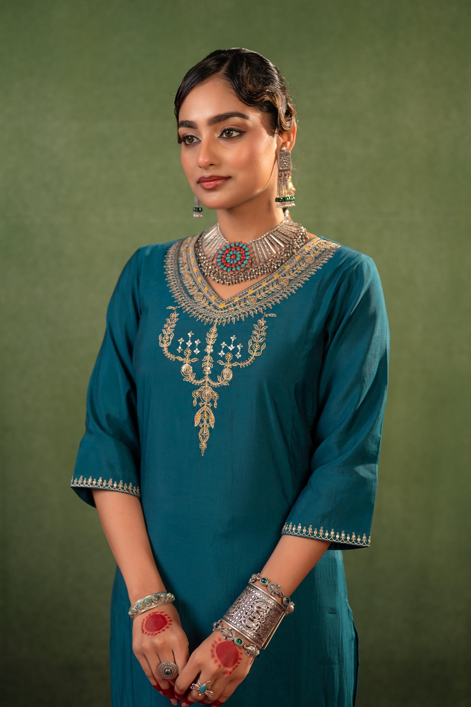 Juniper Green Floral Embroidered Kurta Set With Jacquard Dupatta | Grocsy