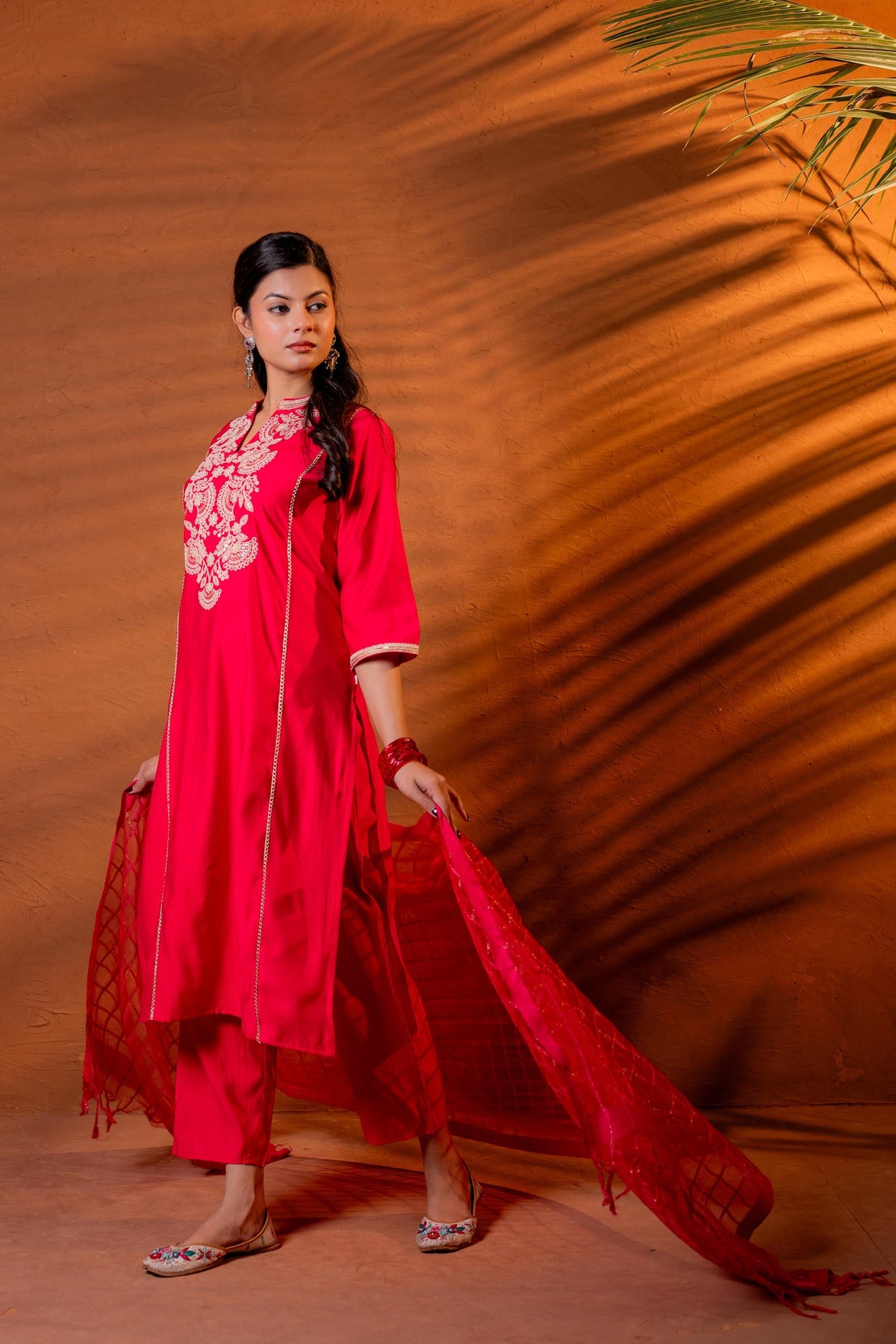 Juniper Fuchsia Embroidered Kurta Set With Zari Checked Dupatta | Grocsy