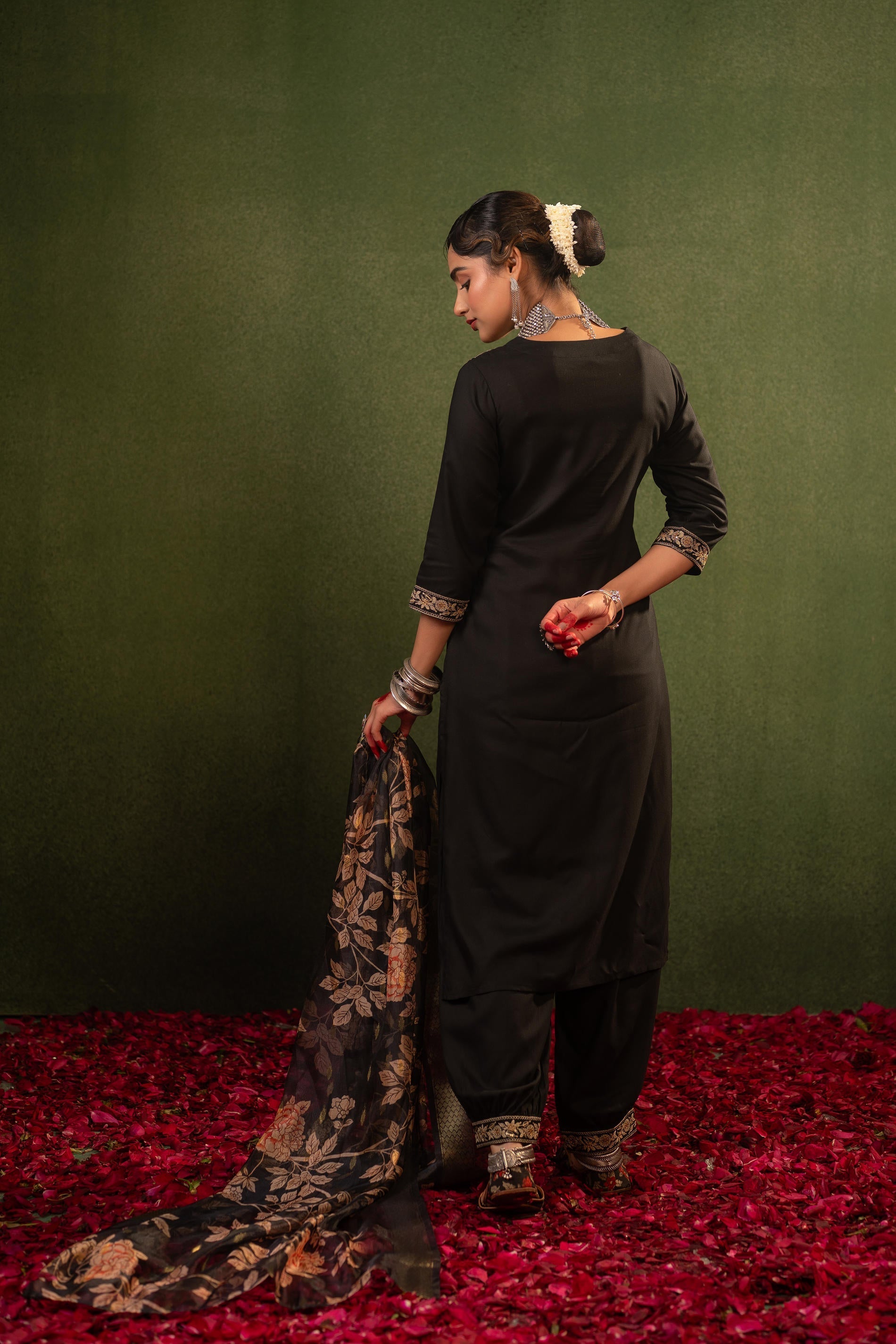 Juniper Black Heritage Embroidered Kurta Set | Grocsy