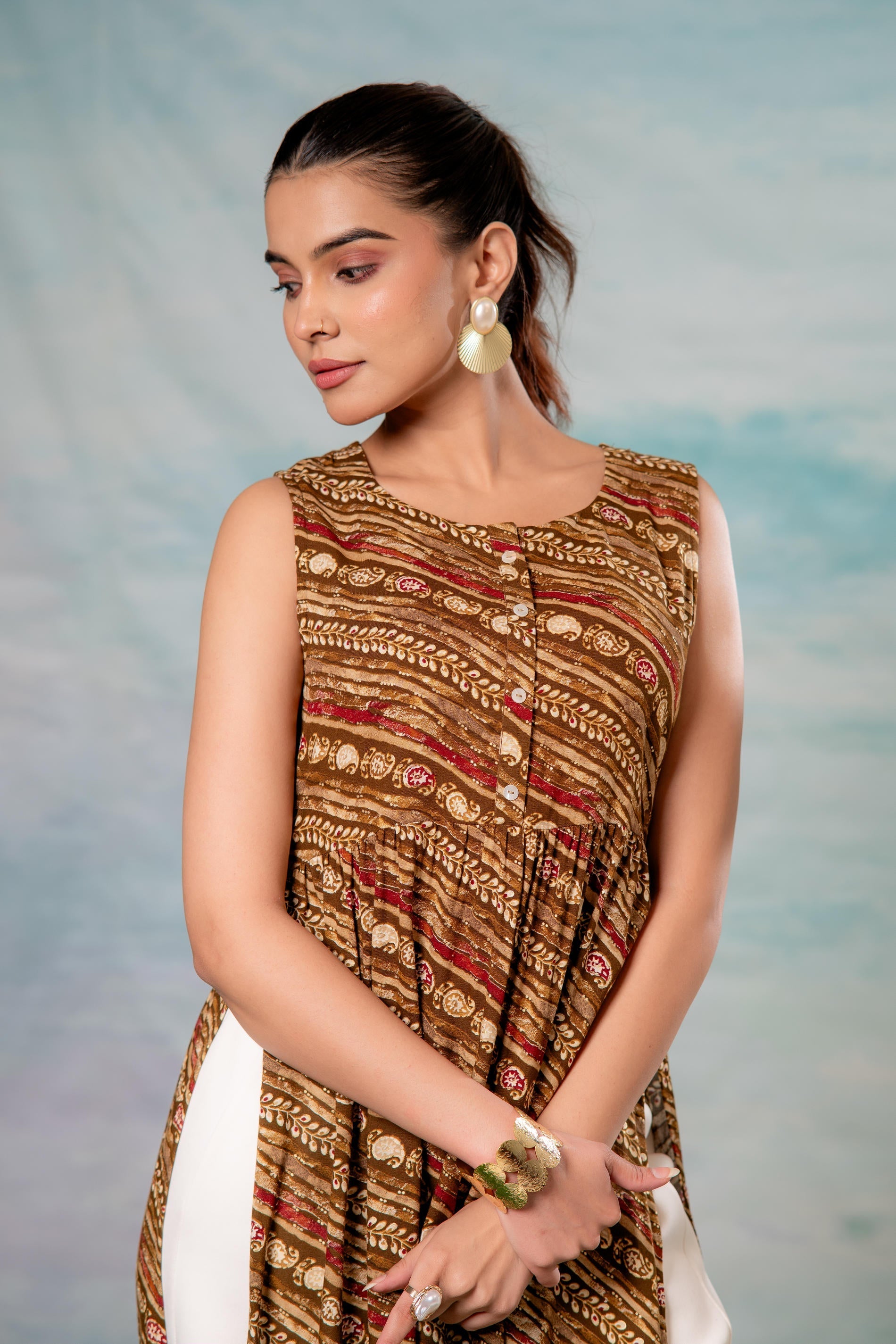 Juniper Women'S Brown Ethnic Motif Printed Sleeveless Kurta | Grocsy