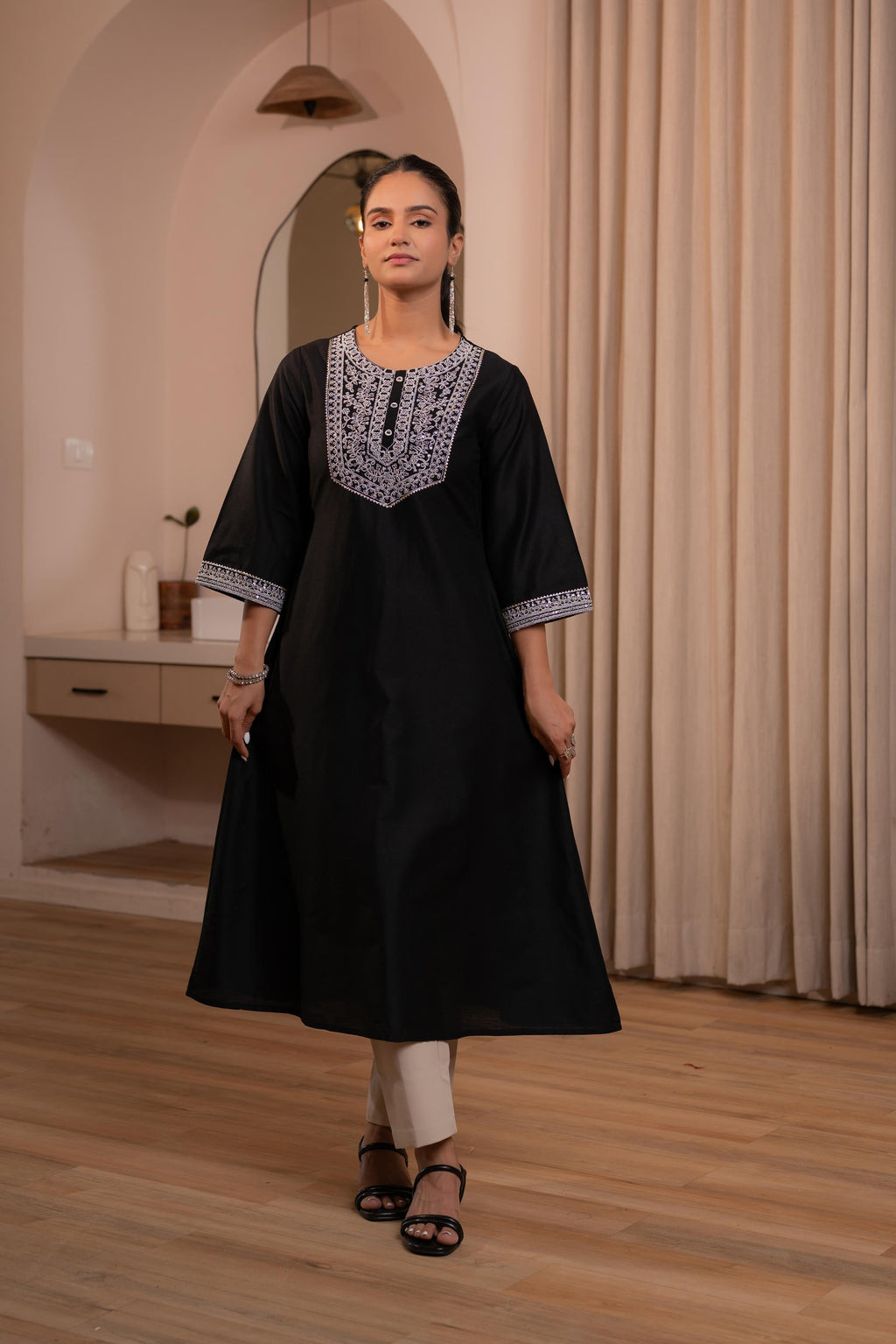Juniper Black Noir Kashida Kurta | Grocsy