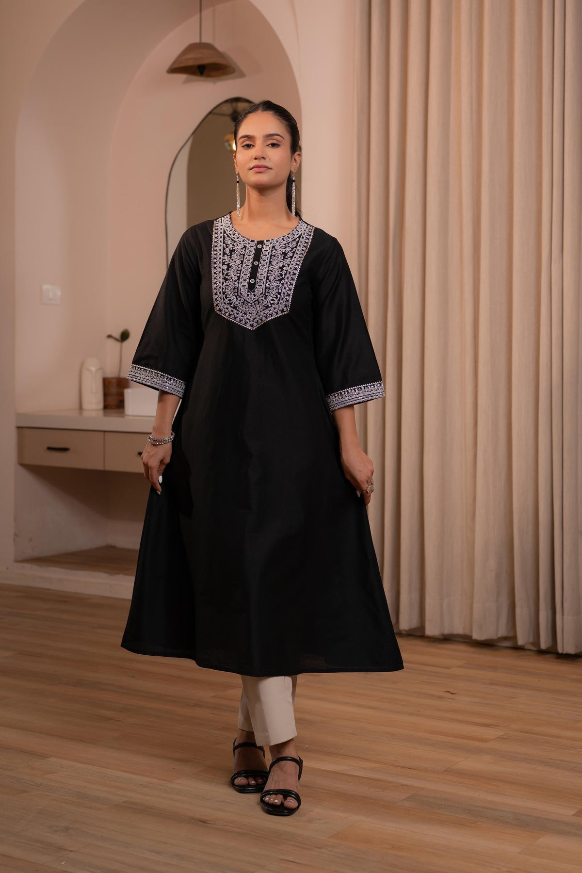 Juniper Black Noir Kashida Kurta | Grocsy