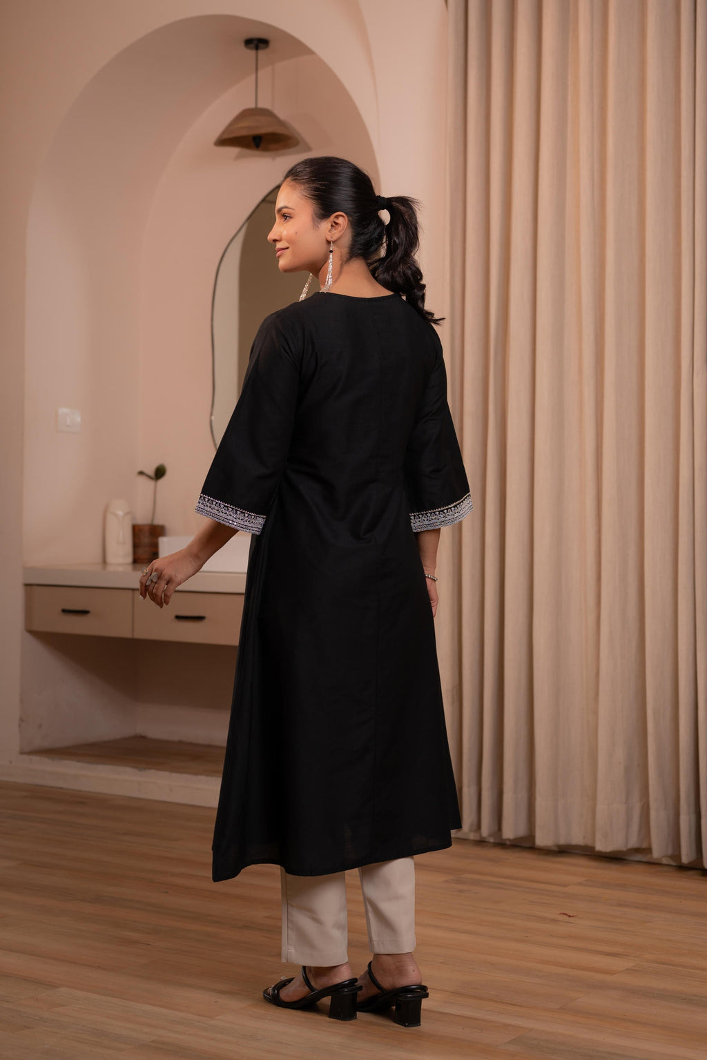 Juniper Black Noir Kashida Kurta | Grocsy