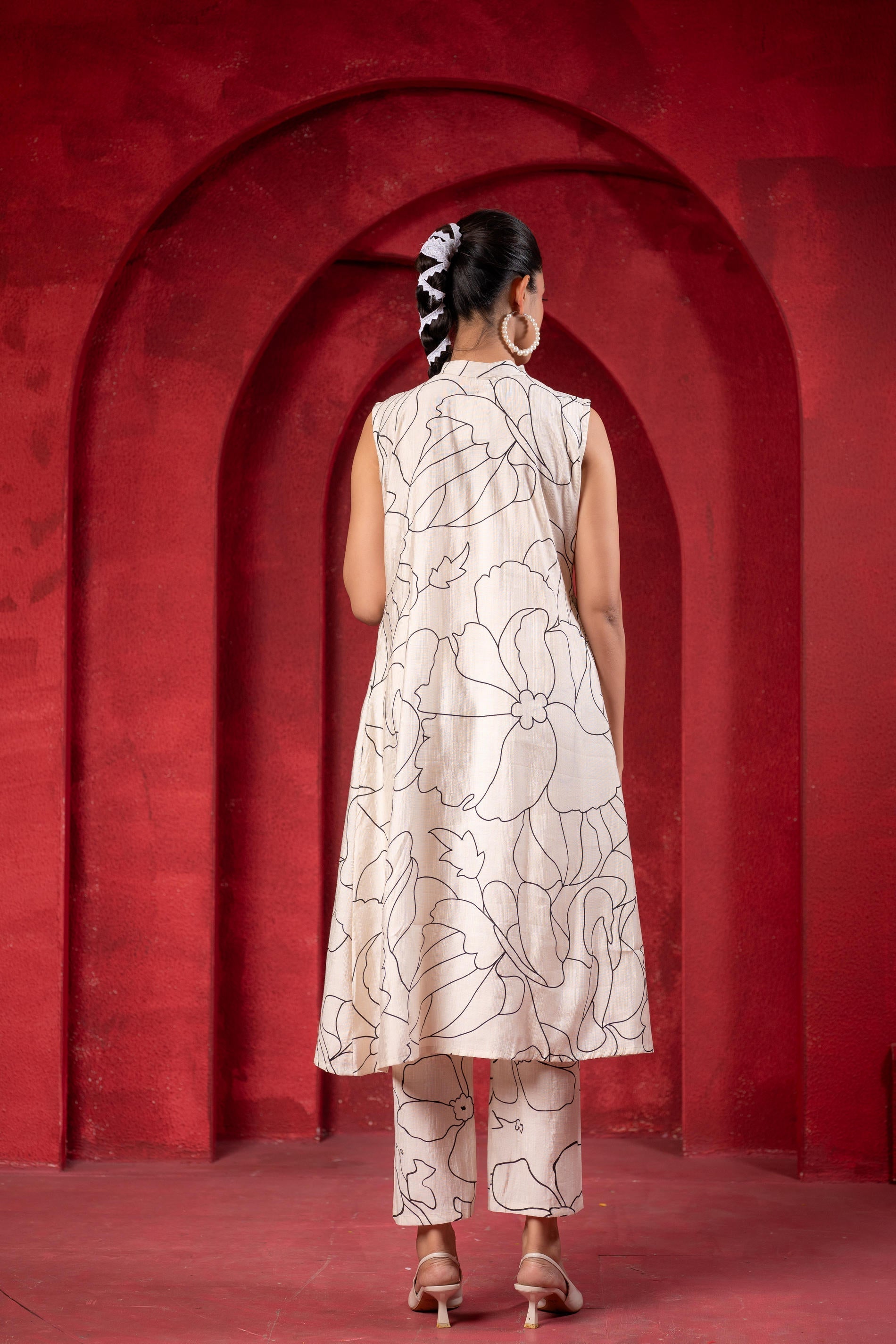 Juniper White & Black Floral Printed Sleeveless Straight Kurta Set | Grocsy