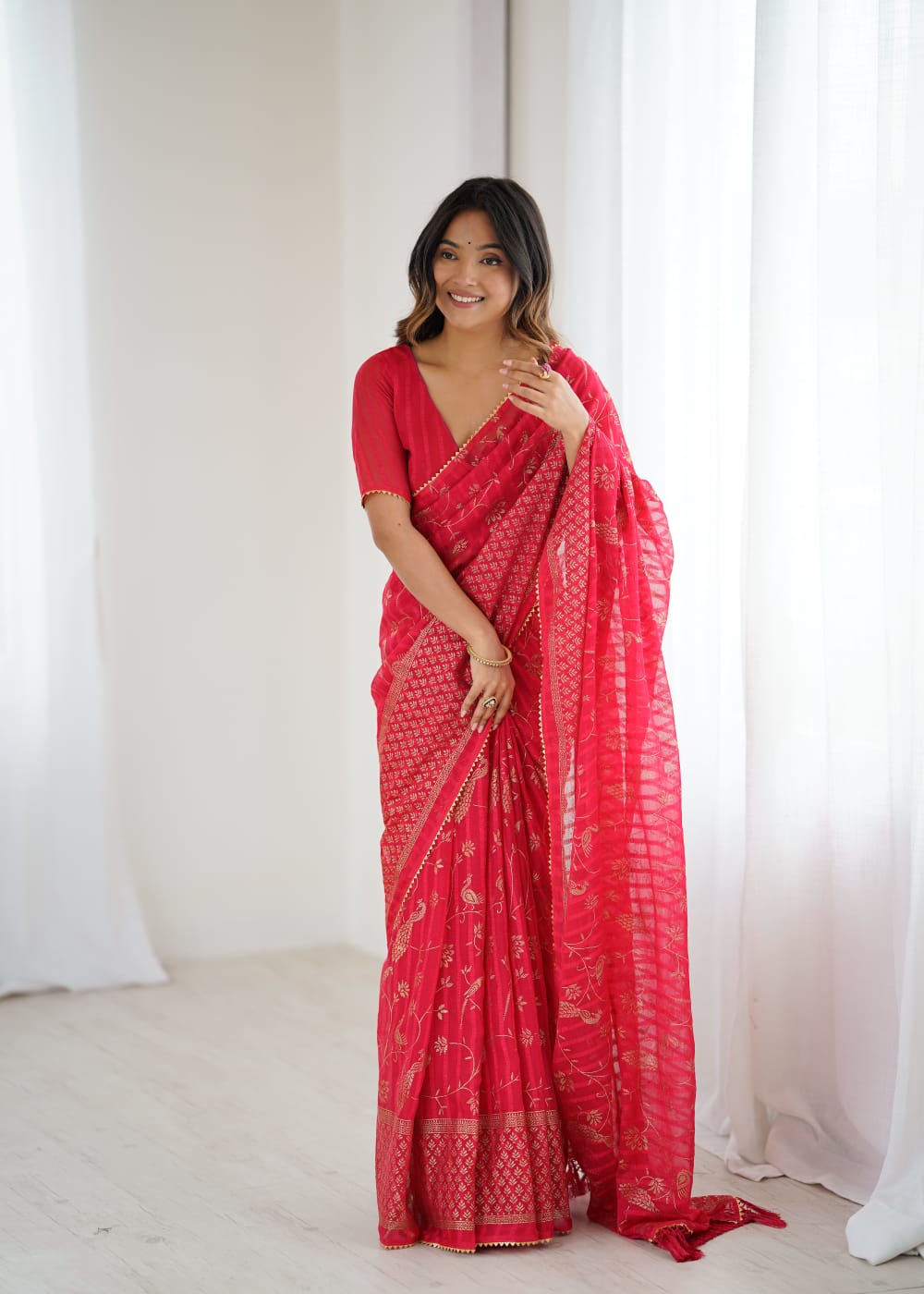 Lorenvalley Fashion Pink Solo Georgette Superb Finishing Foils Print & Fancy Zalar Lace in Border Saree with Blouse | Grocsy