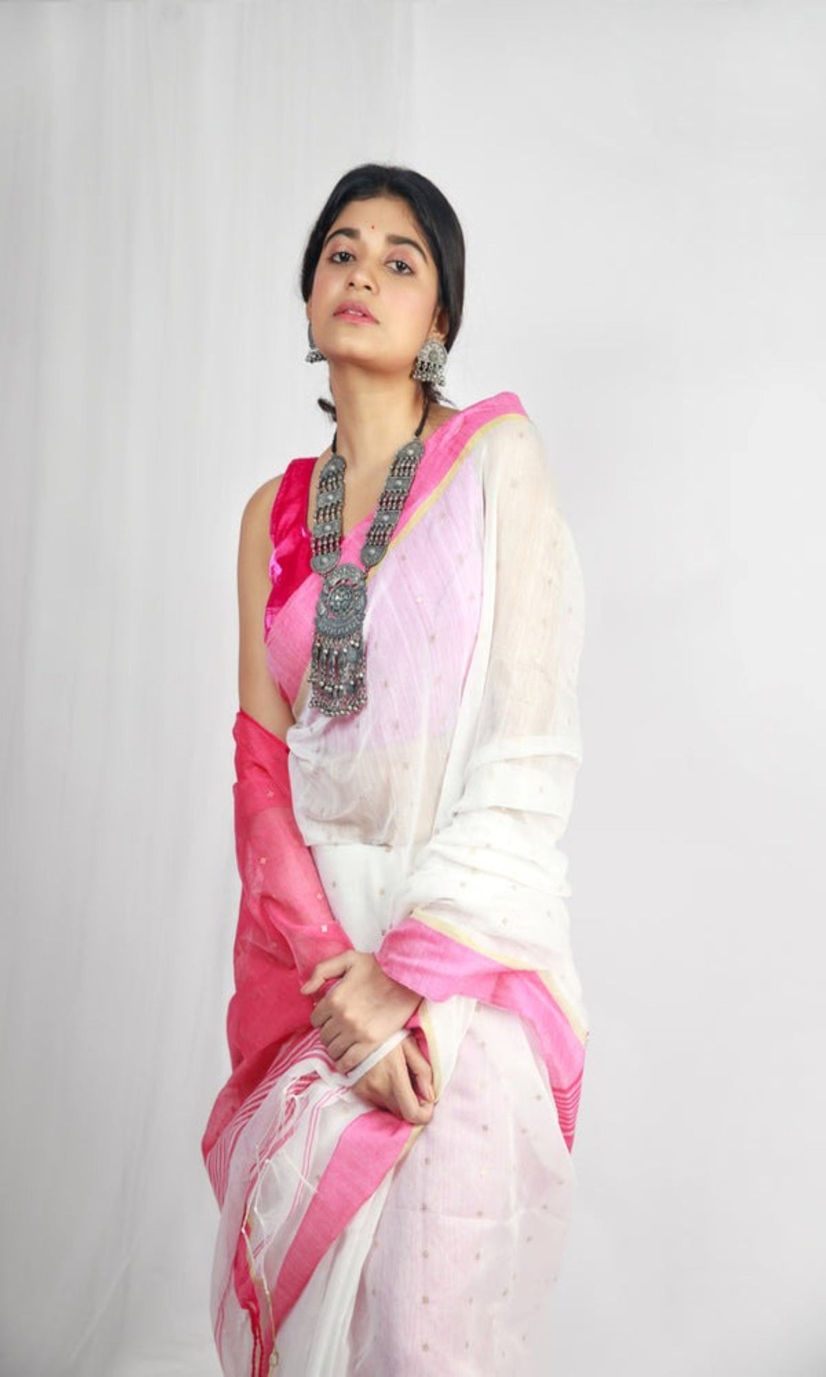 Piyari Fashion Handloom Cotton Blend White Sequin Saree | Grocsy