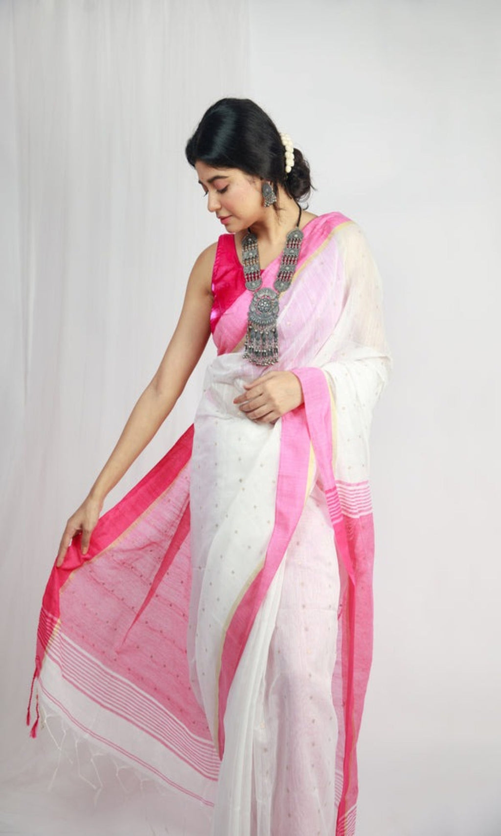Piyari Fashion Handloom Cotton Blend White Sequin Saree | Grocsy