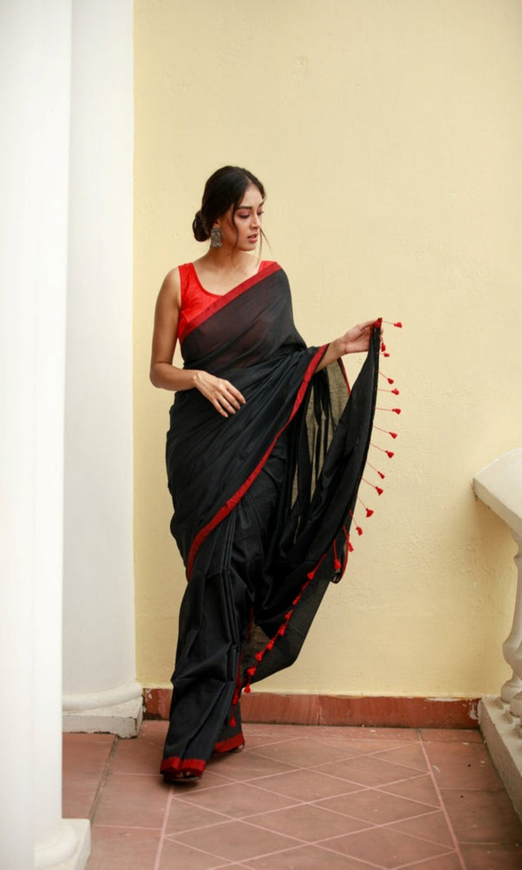 Piyari Fashion Handloom Black Cotton Saree | Grocsy