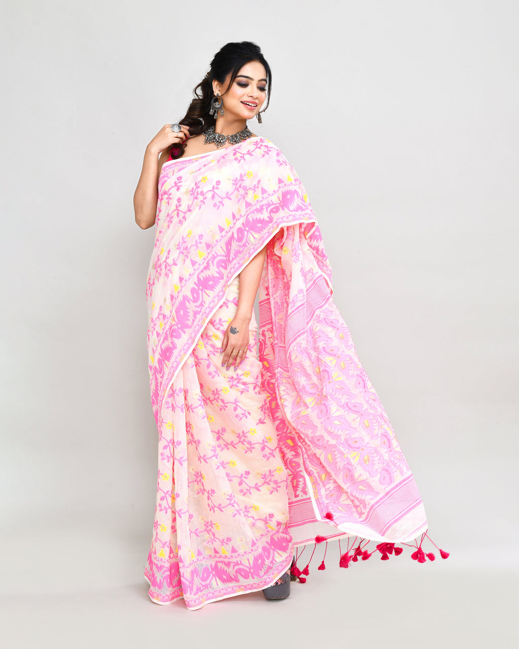 Piyari Fashion Women's Off White Pink Cotton Silk Jamdani Saree | Grocsy