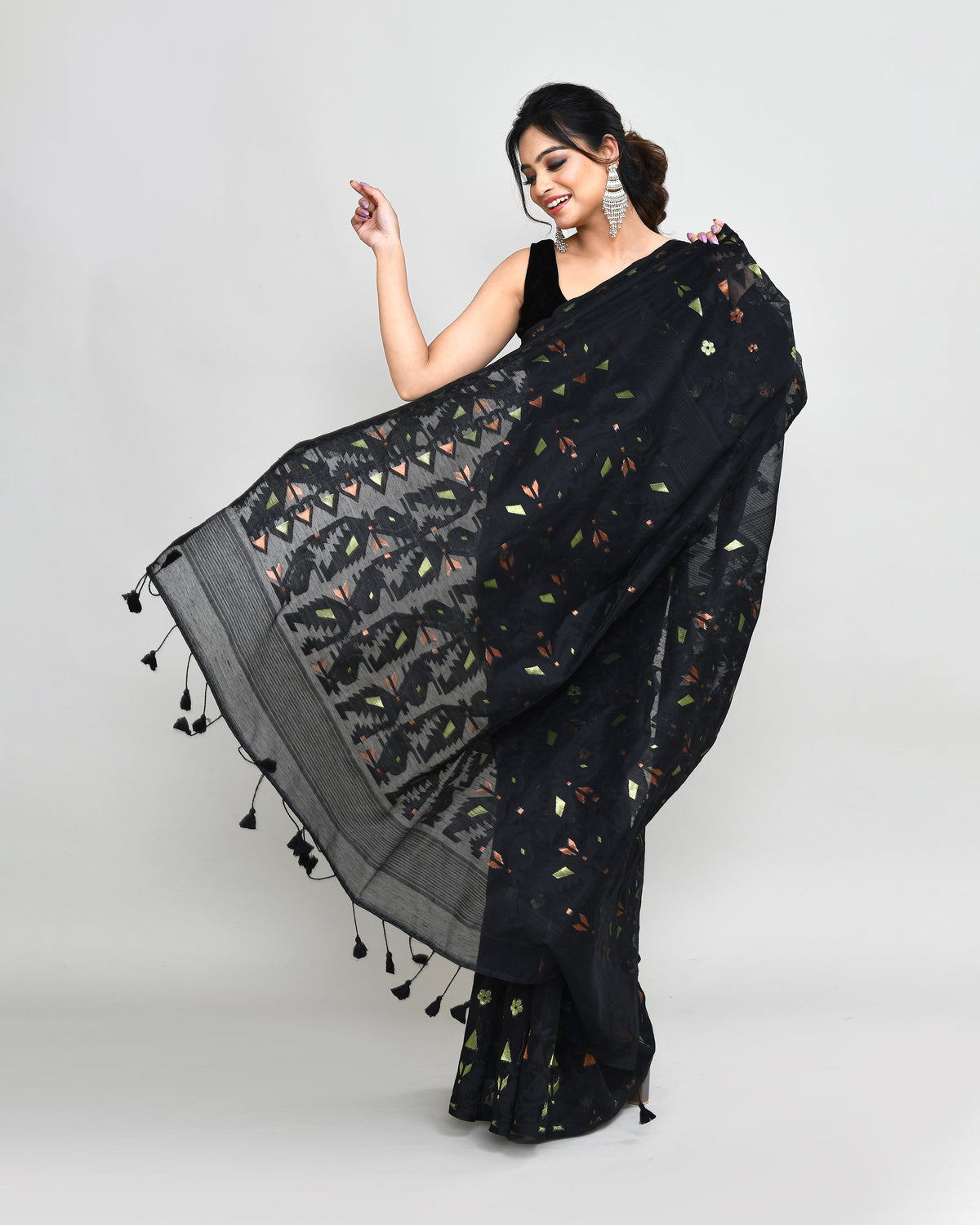 Piyari Fashion Women's Black Cotton Silk Jamdani Saree With Tassels | Grocsy
