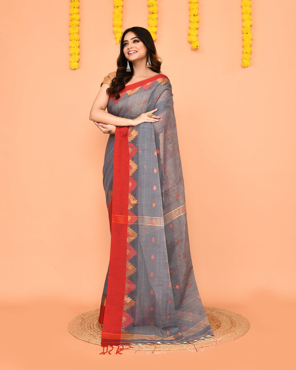 Piyari Fashion Women's Grey Cotton Blend Handloom Saree With Red Temple Border | Grocsy