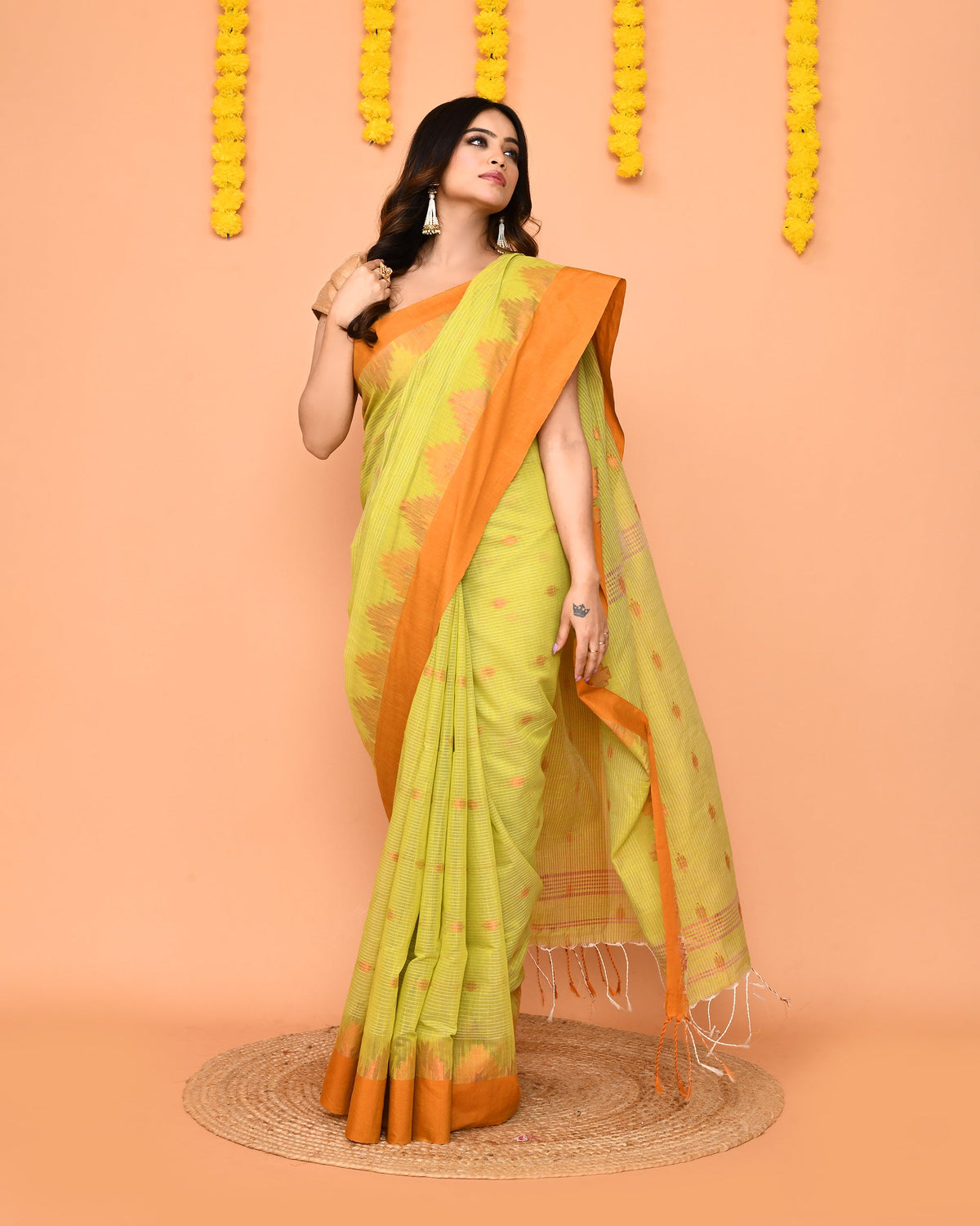 Piyari Fashion Women's Lime Yellow Cotton Blend Handloom Saree With Brown Temple Border | Grocsy
