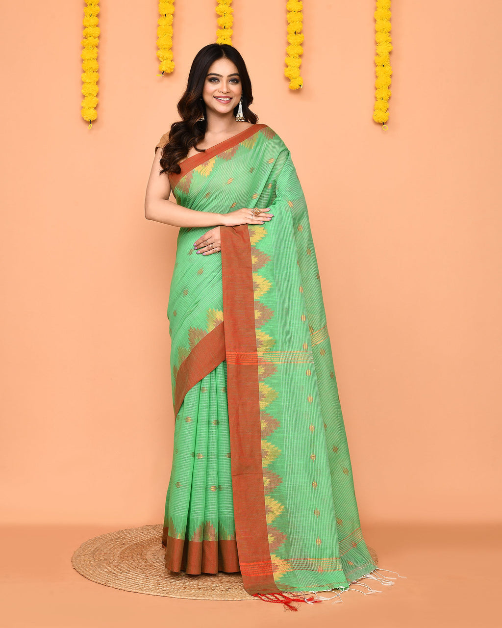 Piyari Fashion Women's Green Cotton Blend Handloom Saree With Red Temple Border | Grocsy