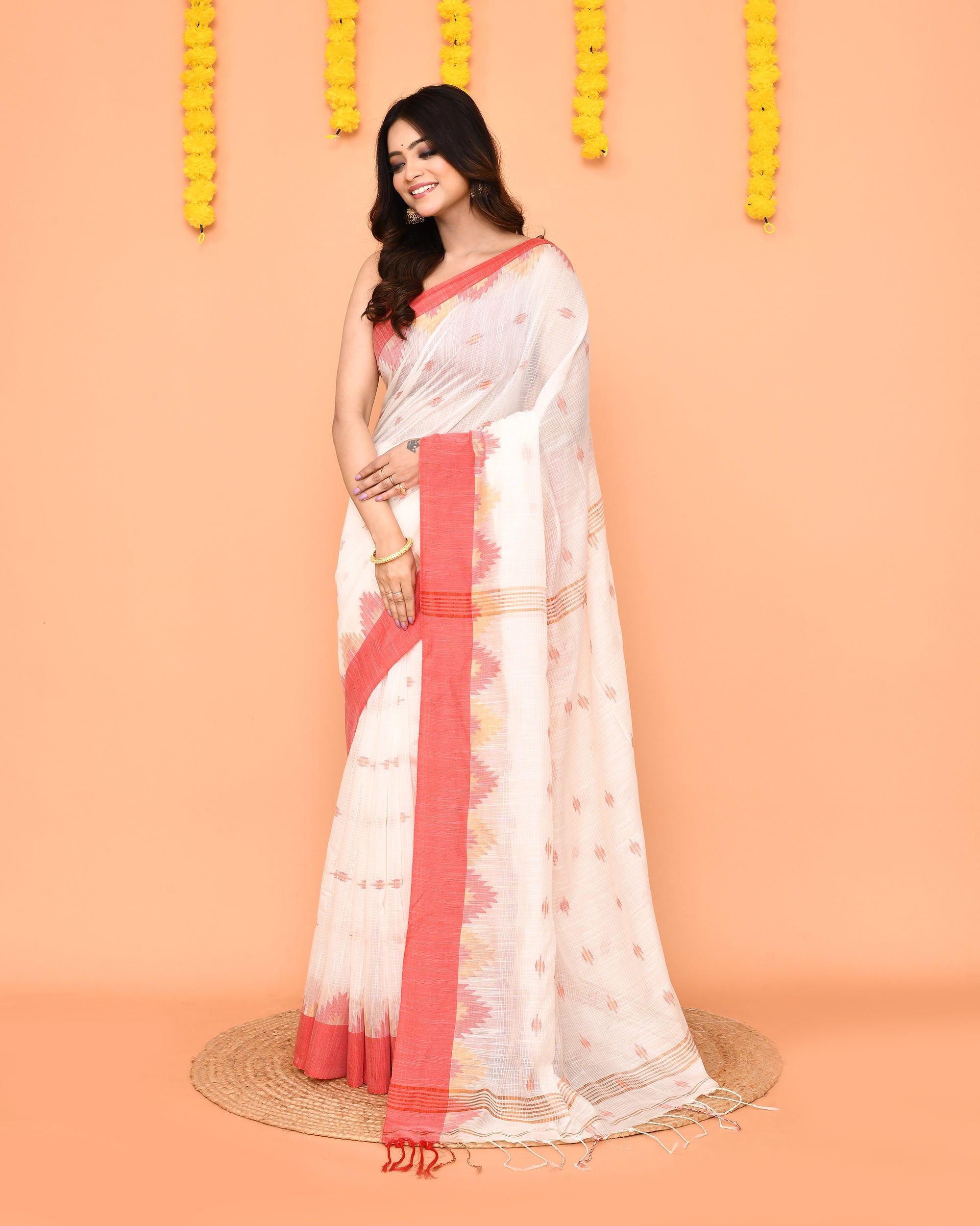 Piyari Fashion Women's White Cotton Blend Handloom Saree With Red Temple Border | Grocsy