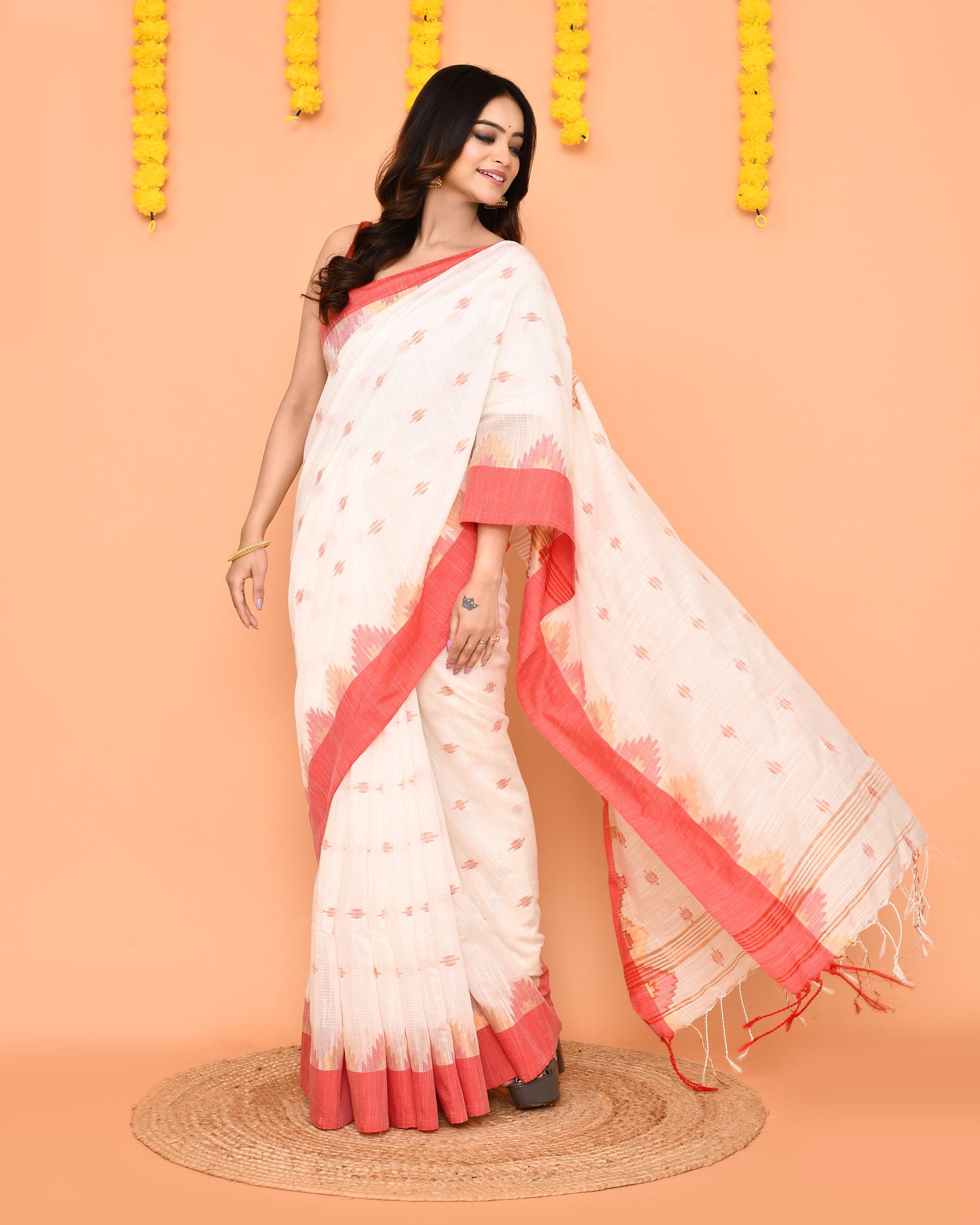 Piyari Fashion Women's White Cotton Blend Handloom Saree With Red Temple Border | Grocsy
