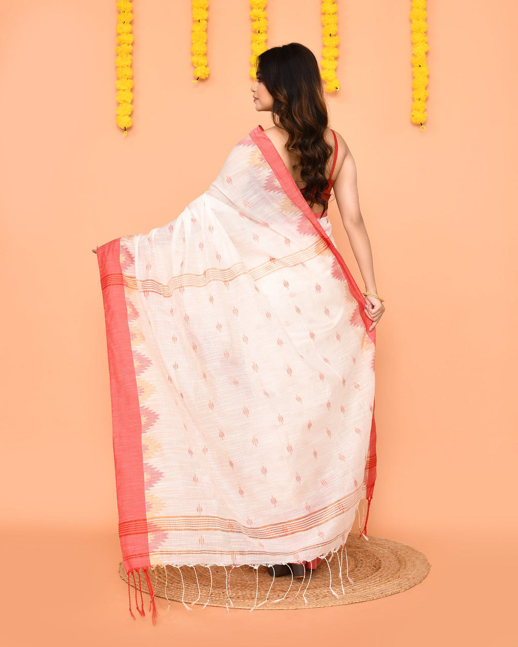 Piyari Fashion Women's White Cotton Blend Handloom Saree With Red Temple Border | Grocsy