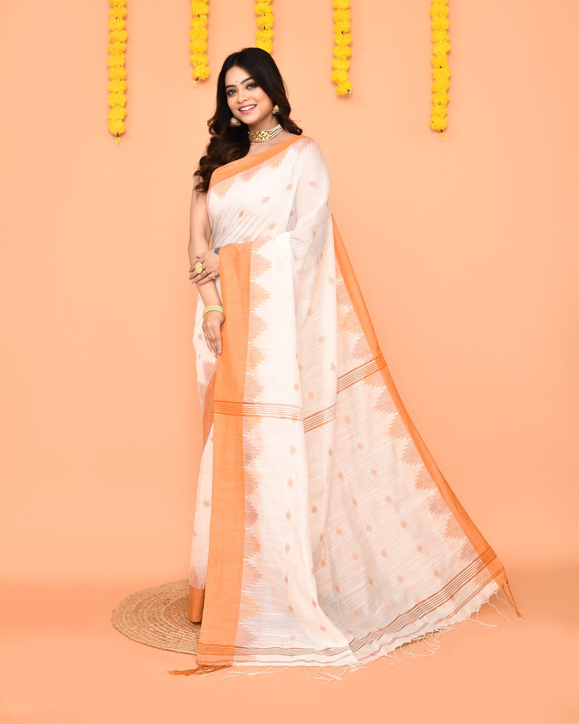 Piyari Fashion Women's White Cotton Blend Handloom Saree With Brown Temple Border | Grocsy