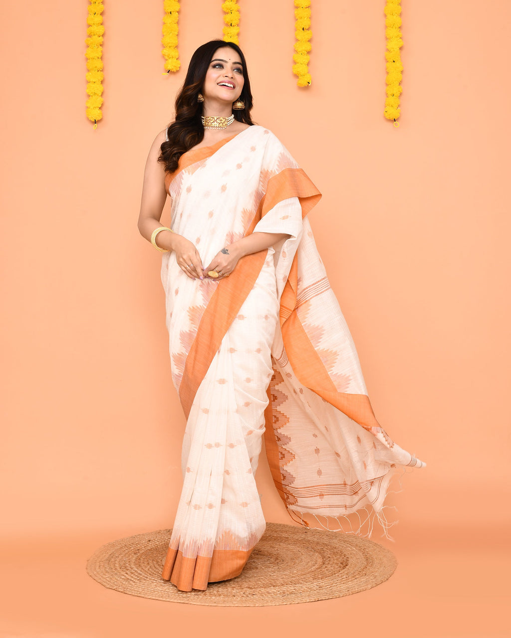 Piyari Fashion Women's White Cotton Blend Handloom Saree With Brown Temple Border | Grocsy