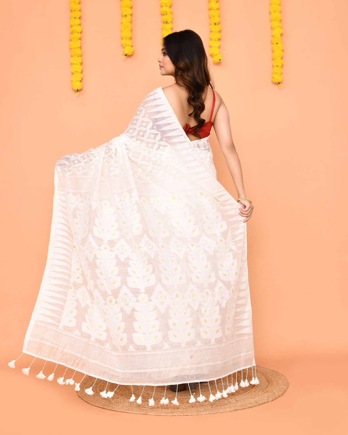 Piyari Fashion Women's White Cotton Blend Jamdani Saree With Tassels | Grocsy