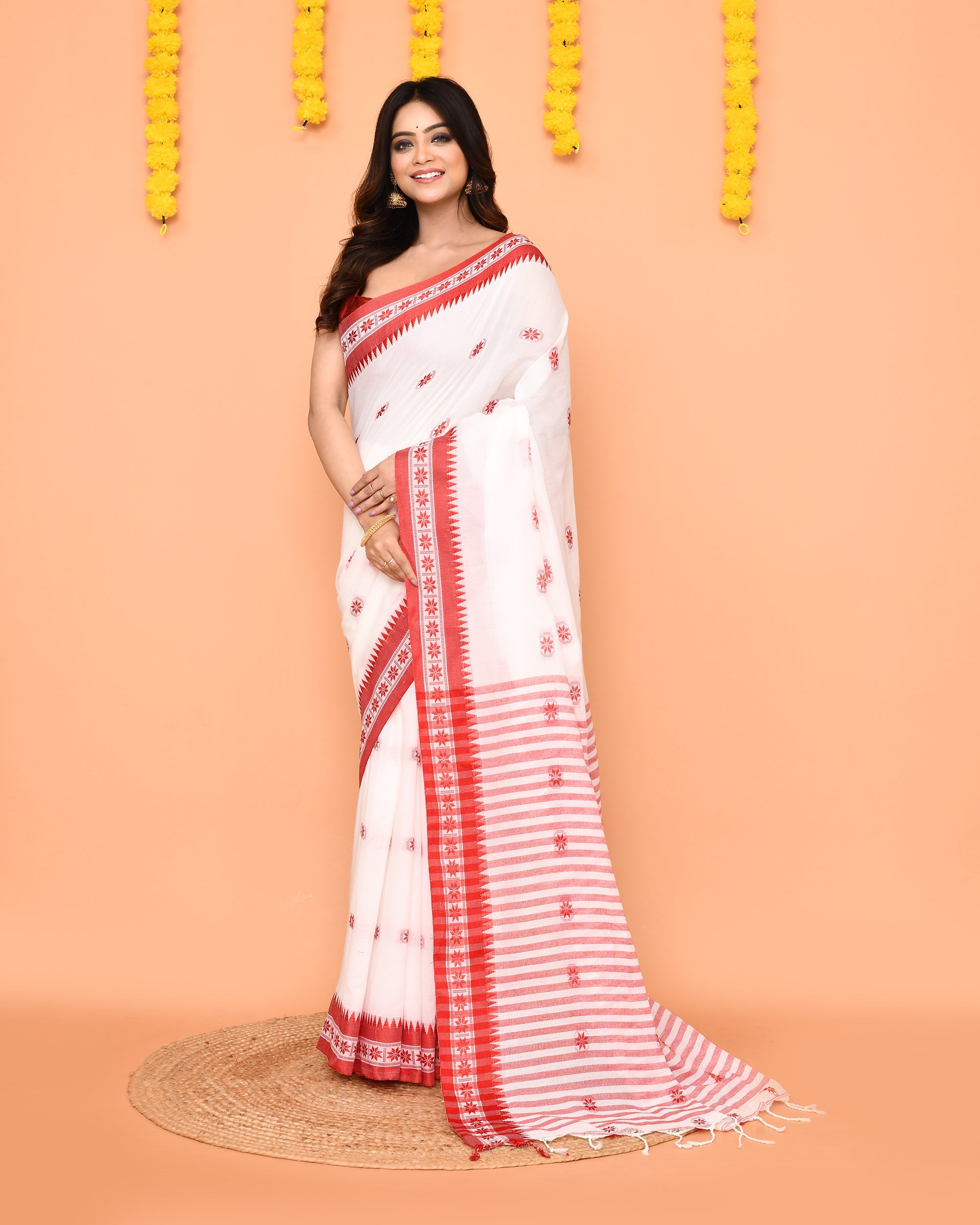 Piyari Fashion Women's White Cotton Handloom Saree | Grocsy