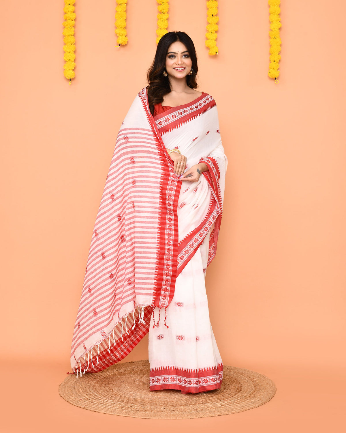 Piyari Fashion Women's White Cotton Handloom Saree | Grocsy